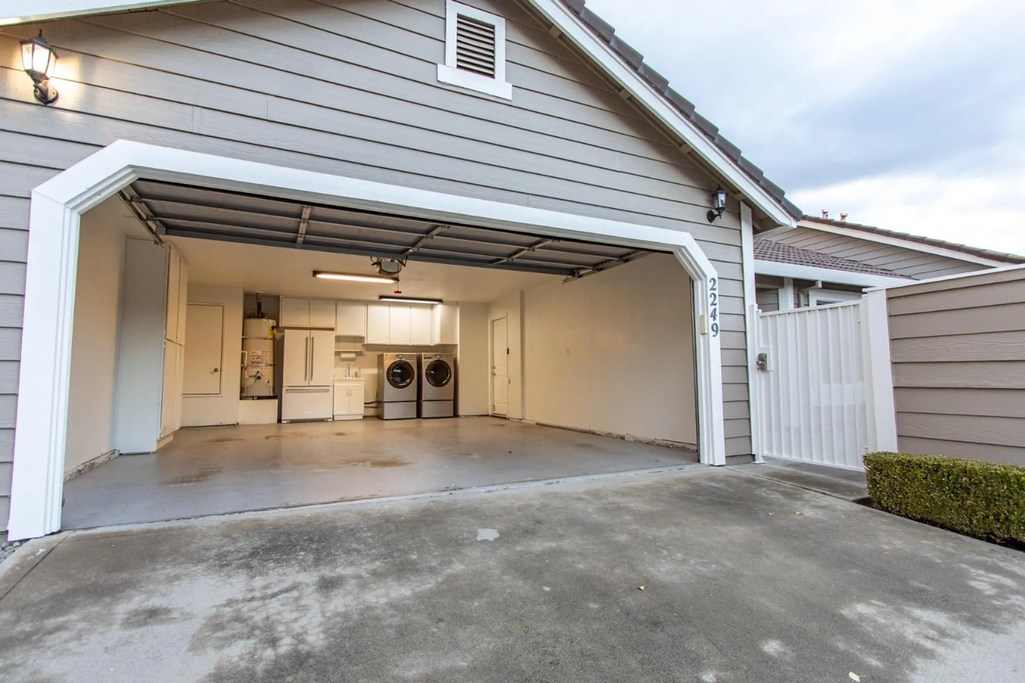 Property Slideshow image 4 of 54 | 2249 camborne dr, Modesto, CA, 95356