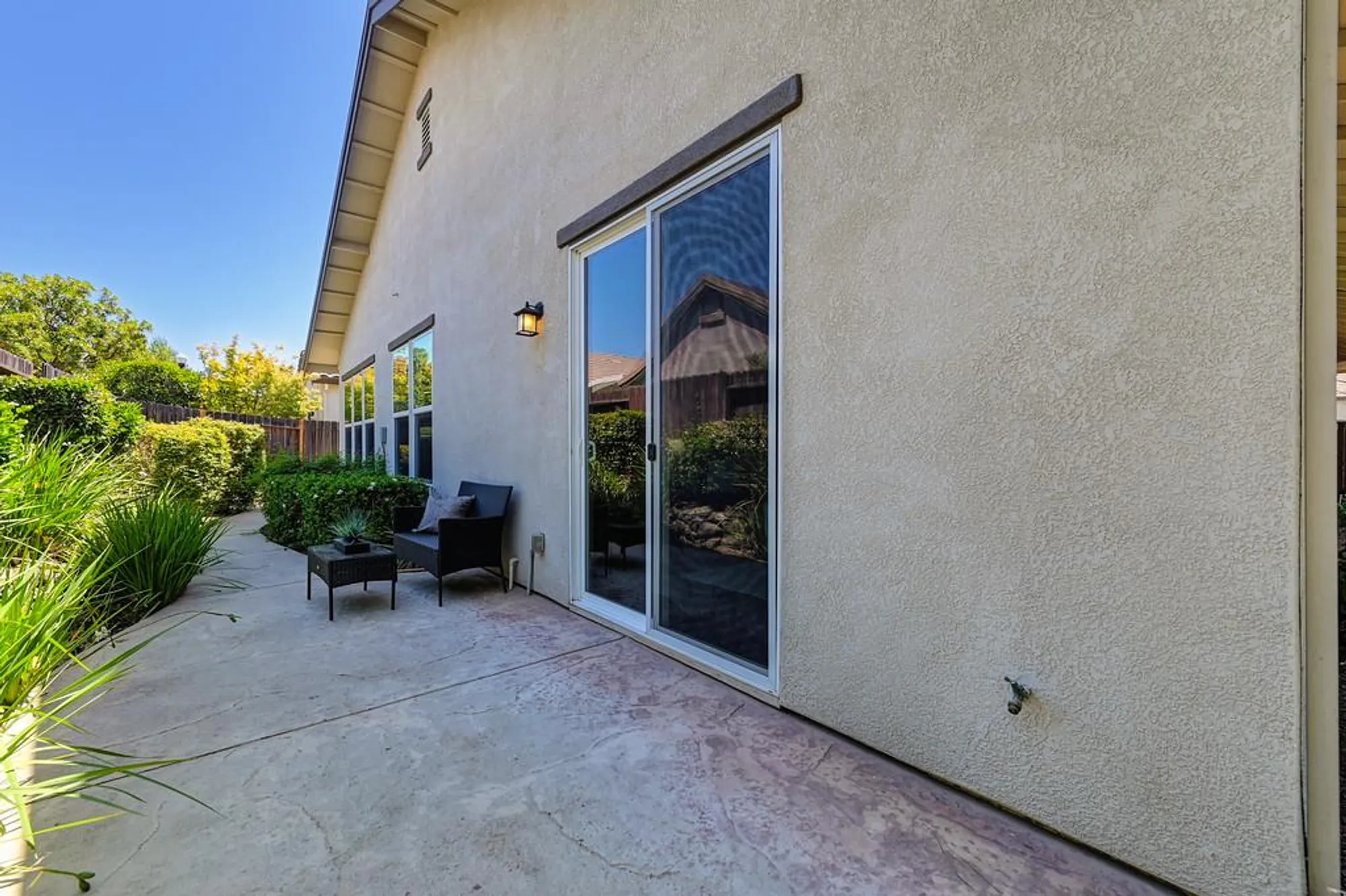 Property Slideshow image 17 of 43 | 2032 brixham dr, Roseville, CA, 95747