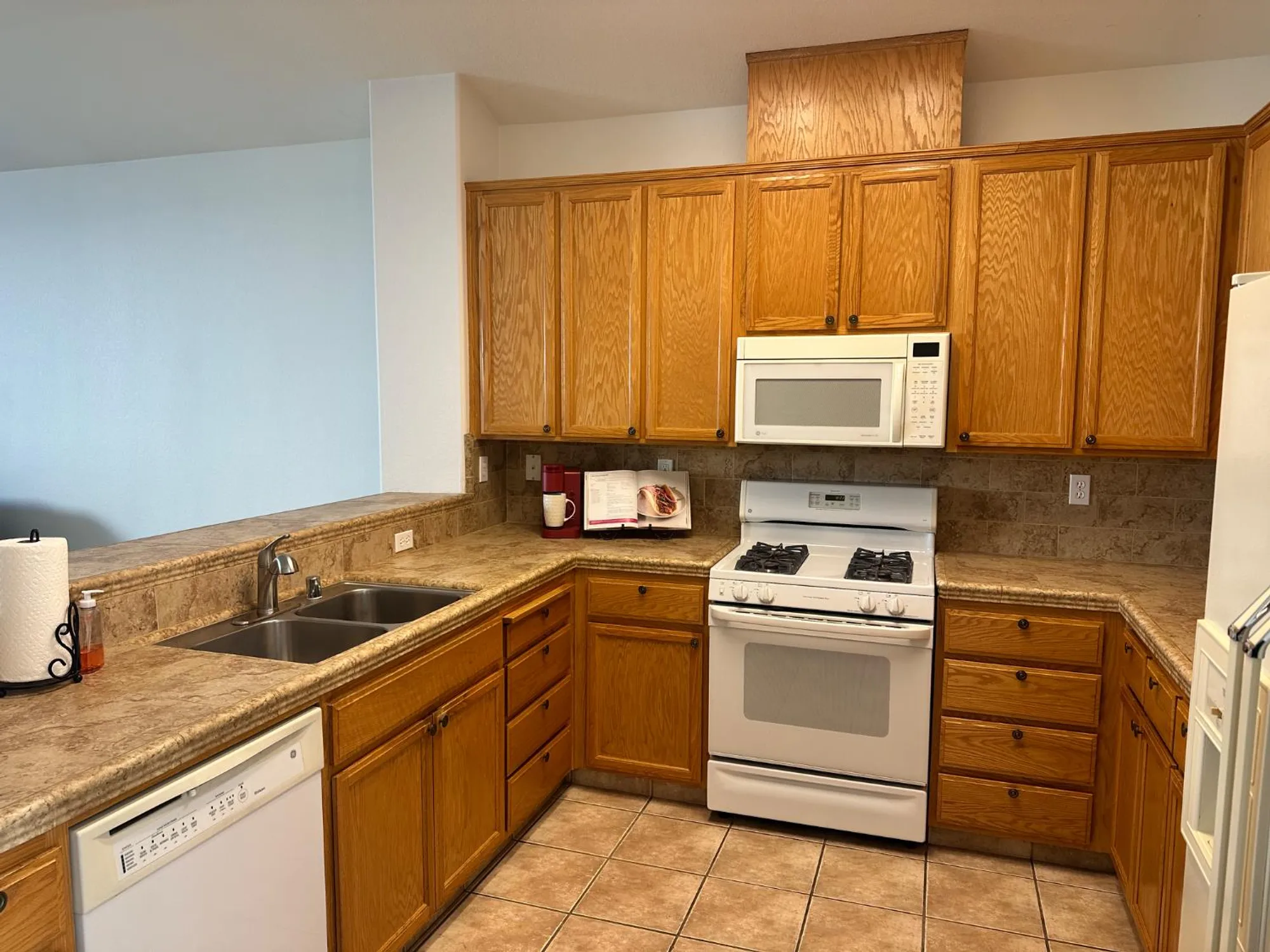 Property Slideshow image 3 of 32 | 9543 theresa cir, Stockton, CA, 95209