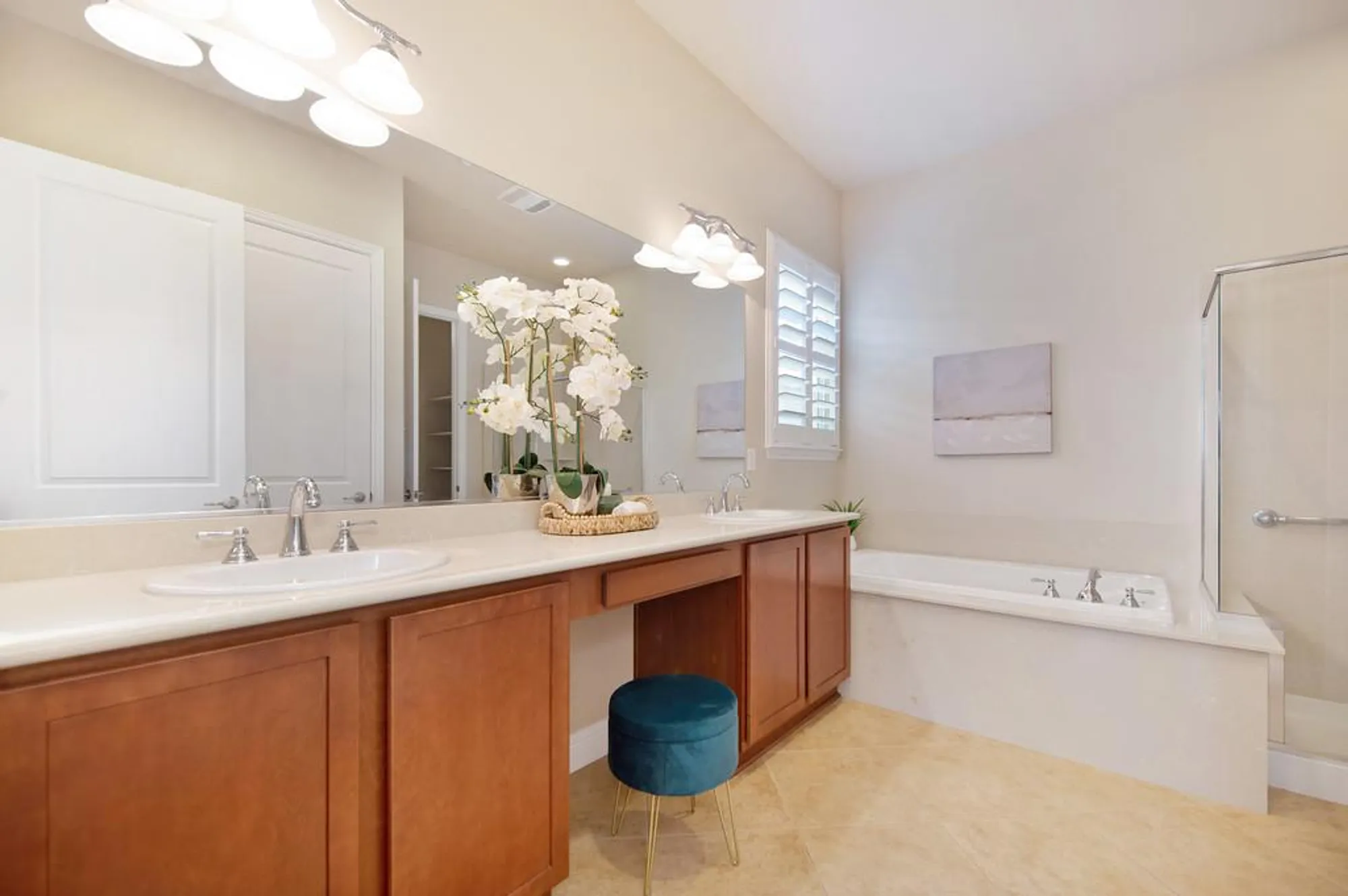 Property Slideshow image 25 of 43 | 2032 brixham dr, Roseville, CA, 95747