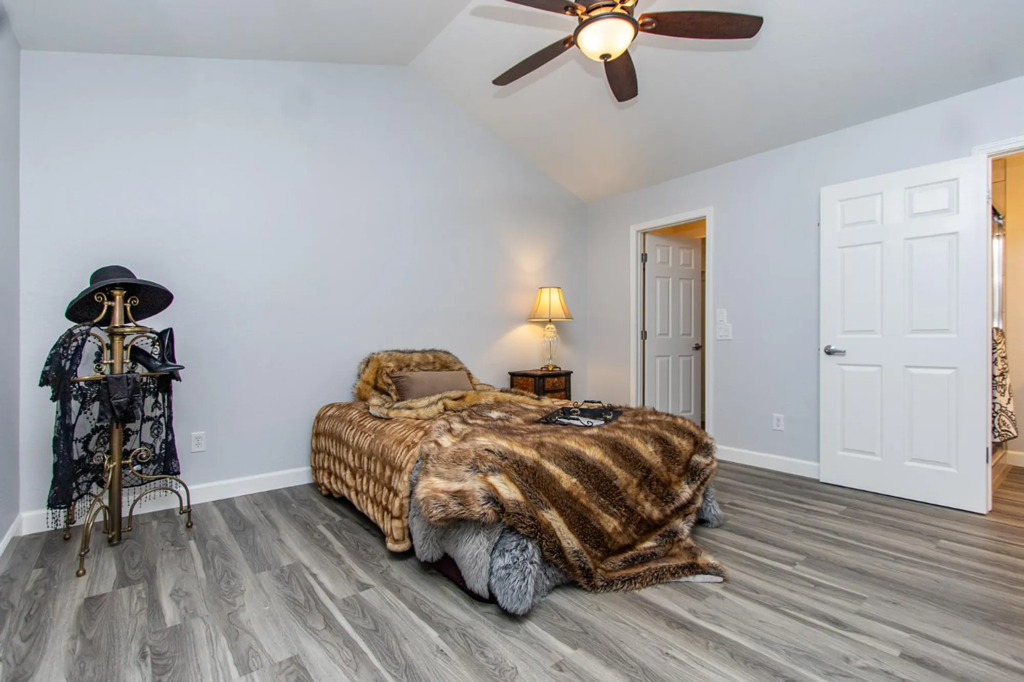 Property Slideshow image 23 of 54 | 2249 camborne dr, Modesto, CA, 95356