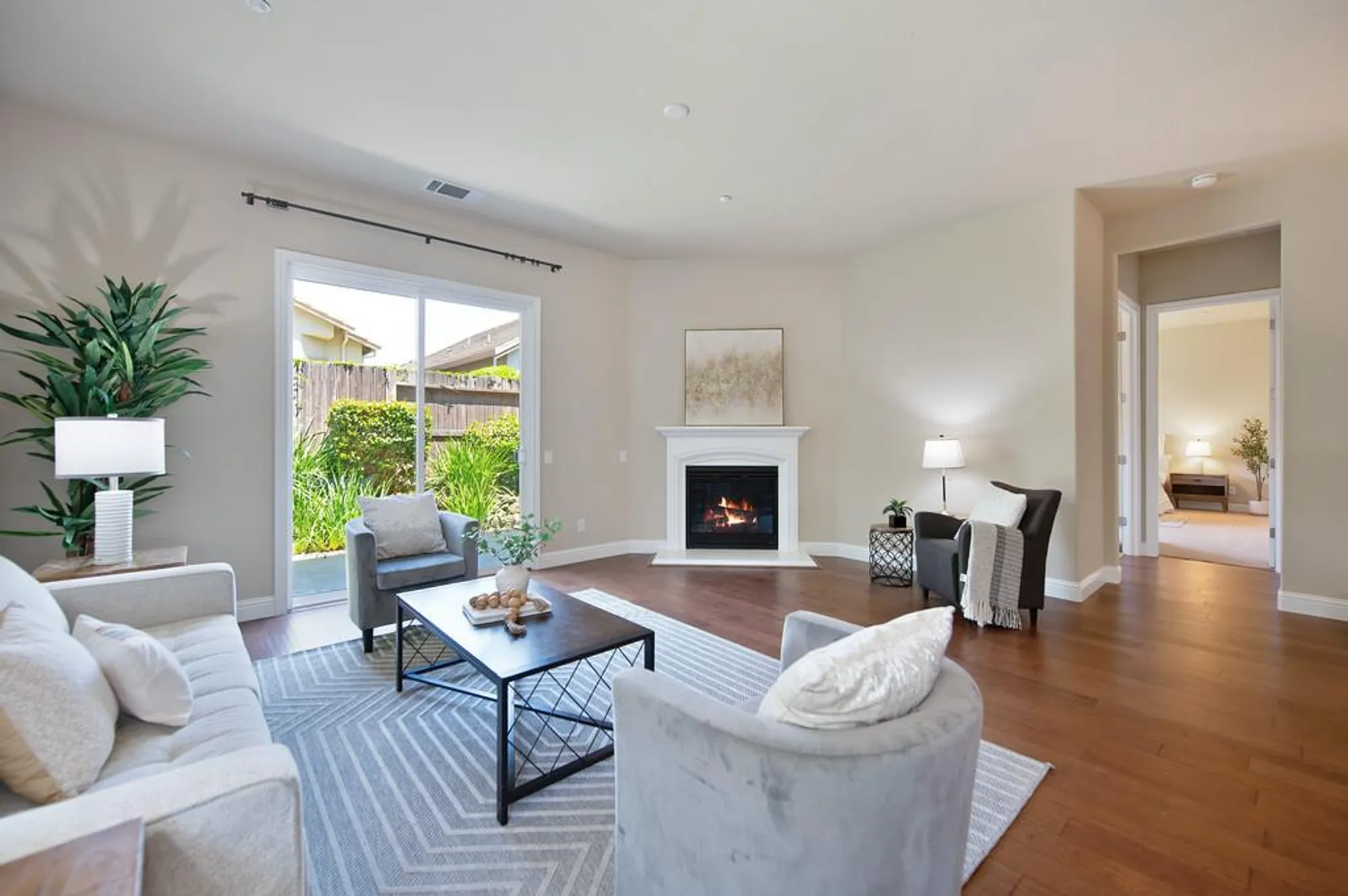 Property Slideshow image 14 of 43 | 2032 brixham dr, Roseville, CA, 95747