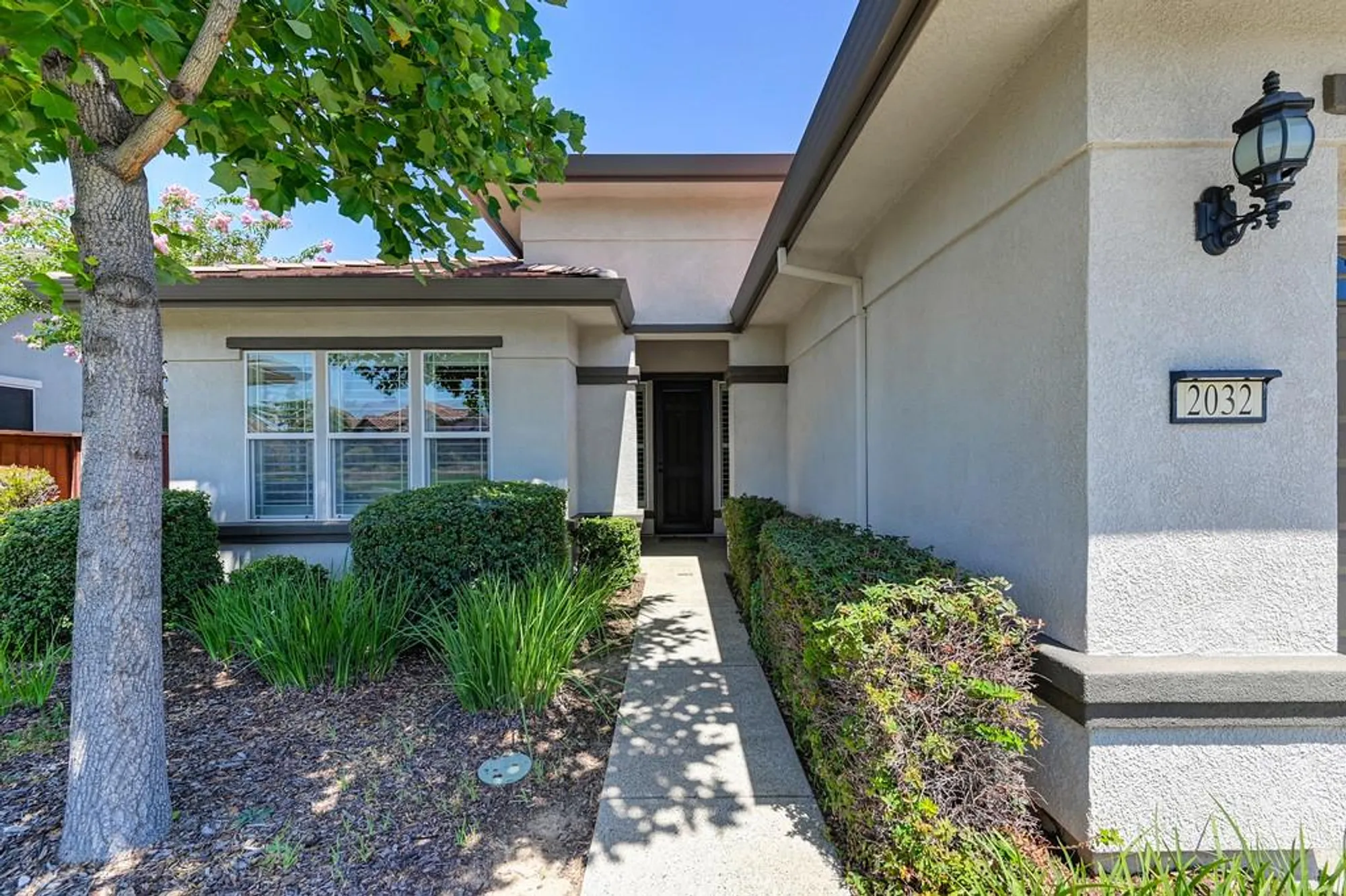 Property Slideshow image 2 of 43 | 2032 brixham dr, Roseville, CA, 95747