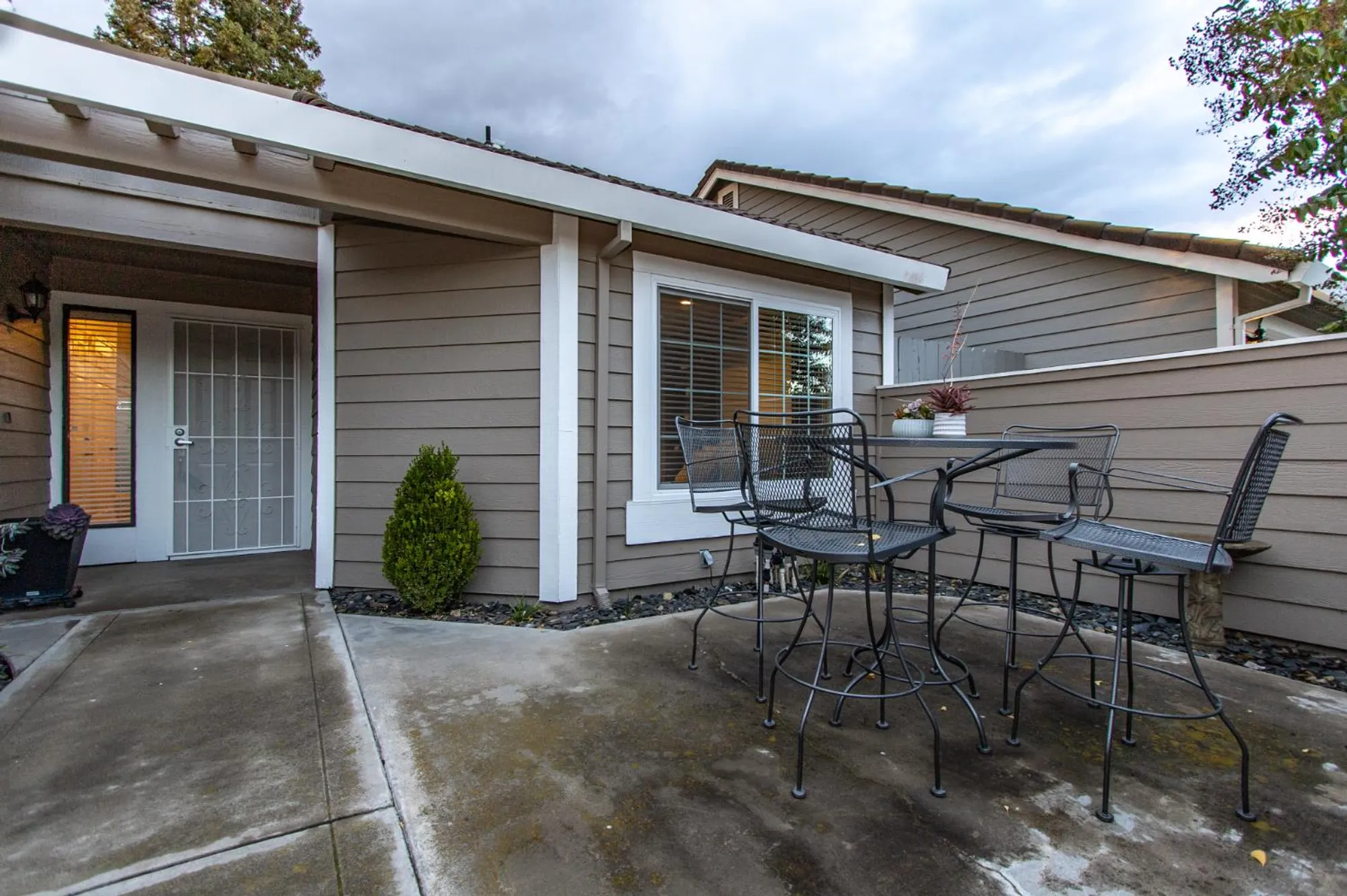 Property Slideshow image 7 of 54 | 2249 camborne dr, Modesto, CA, 95356