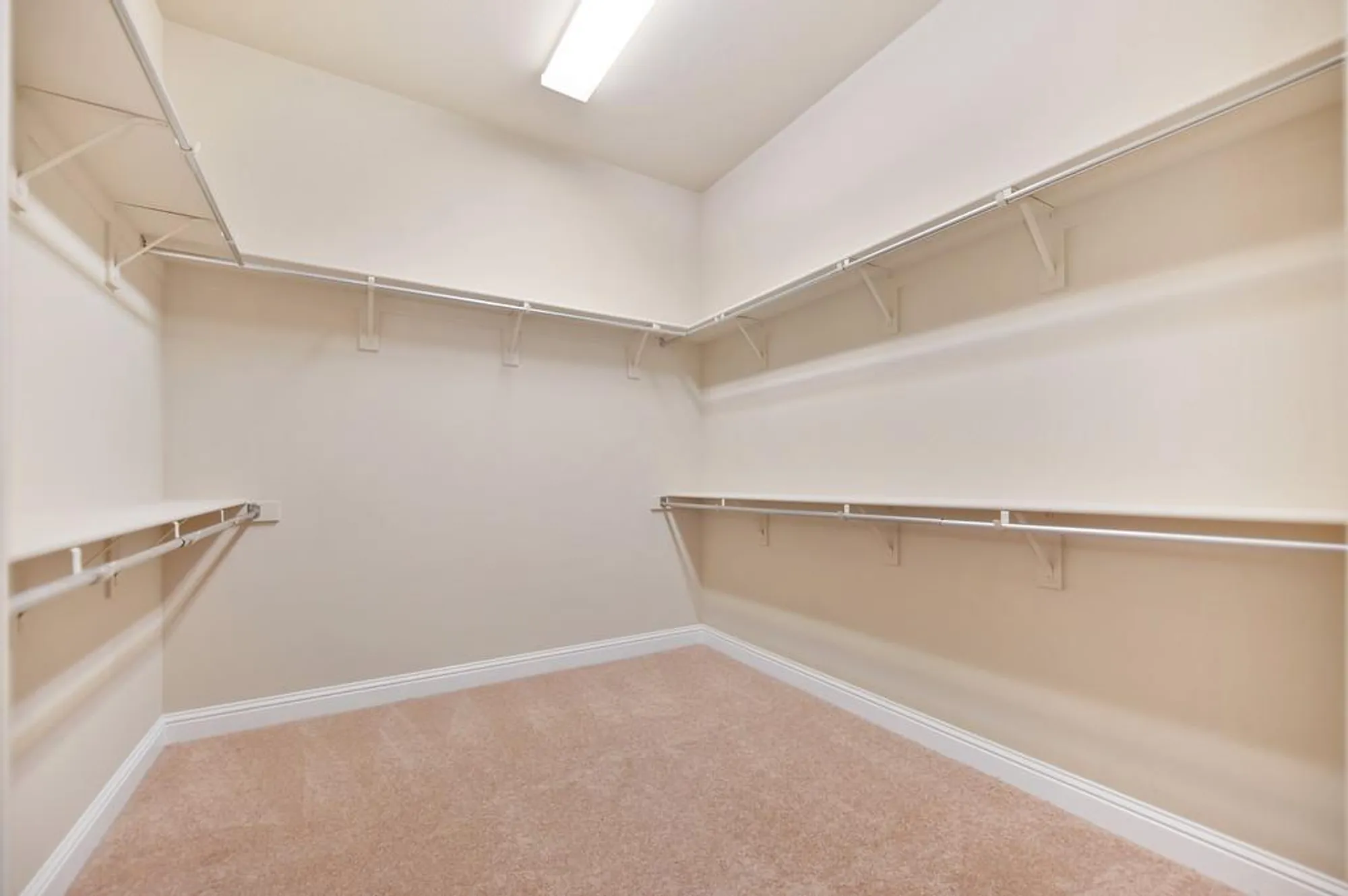 Property Slideshow image 27 of 43 | 2032 brixham dr, Roseville, CA, 95747