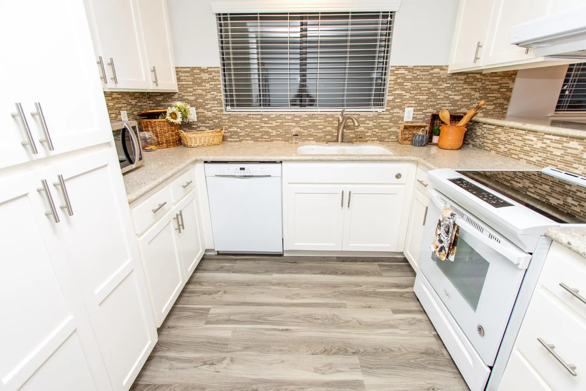 Property Slideshow image 17 of 54 | 2249 camborne dr, Modesto, CA, 95356