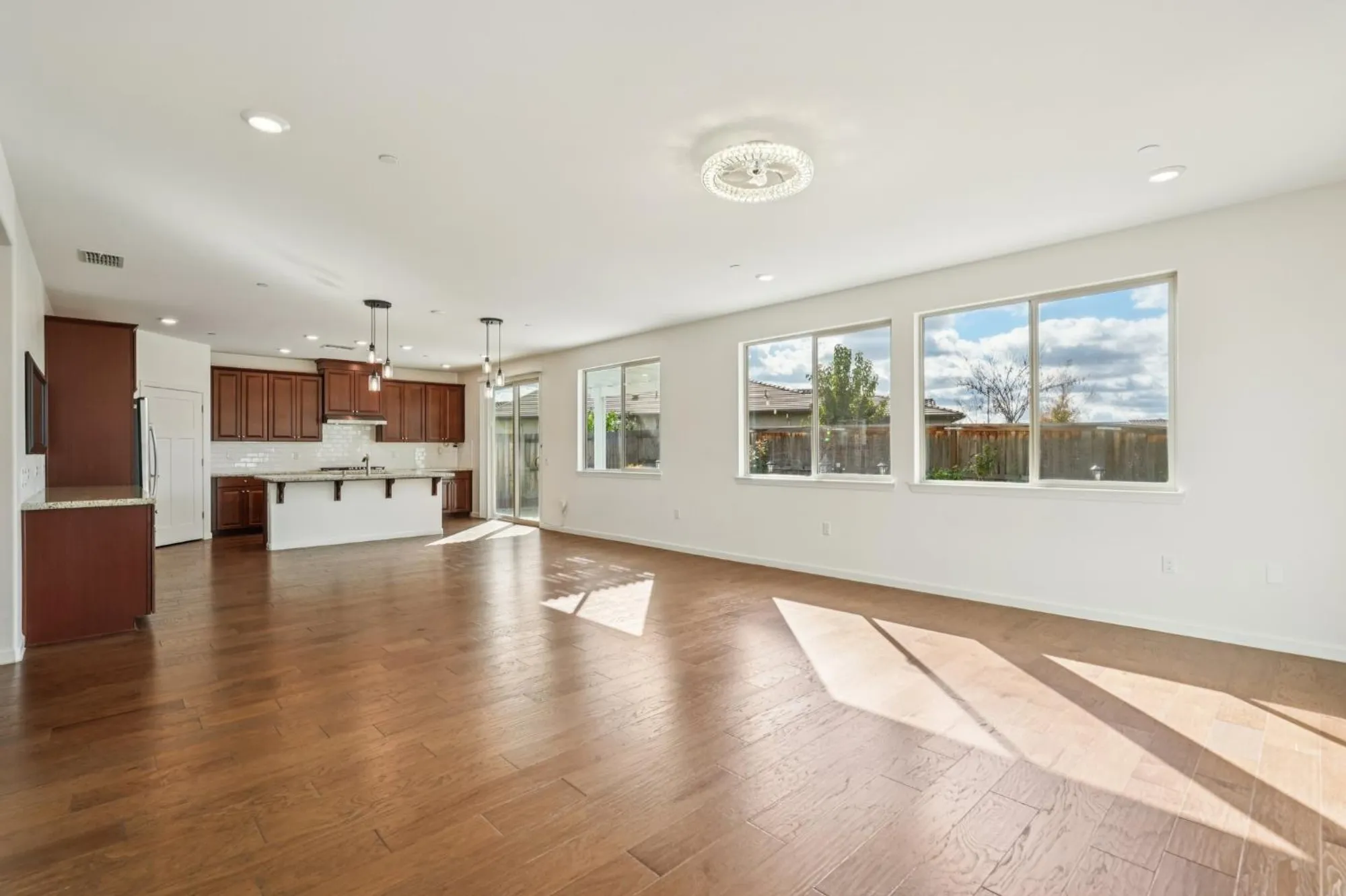 Property Slideshow image 17 of 40 | 9224 vervain way, Sacramento, CA, 95829