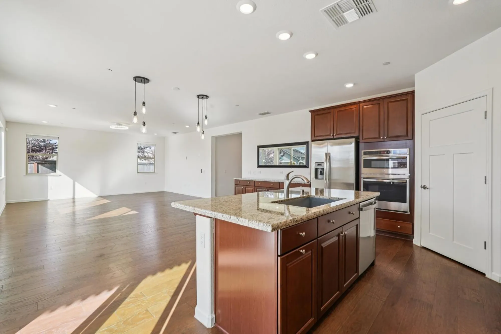 Property Slideshow image 4 of 40 | 9224 vervain way, Sacramento, CA, 95829