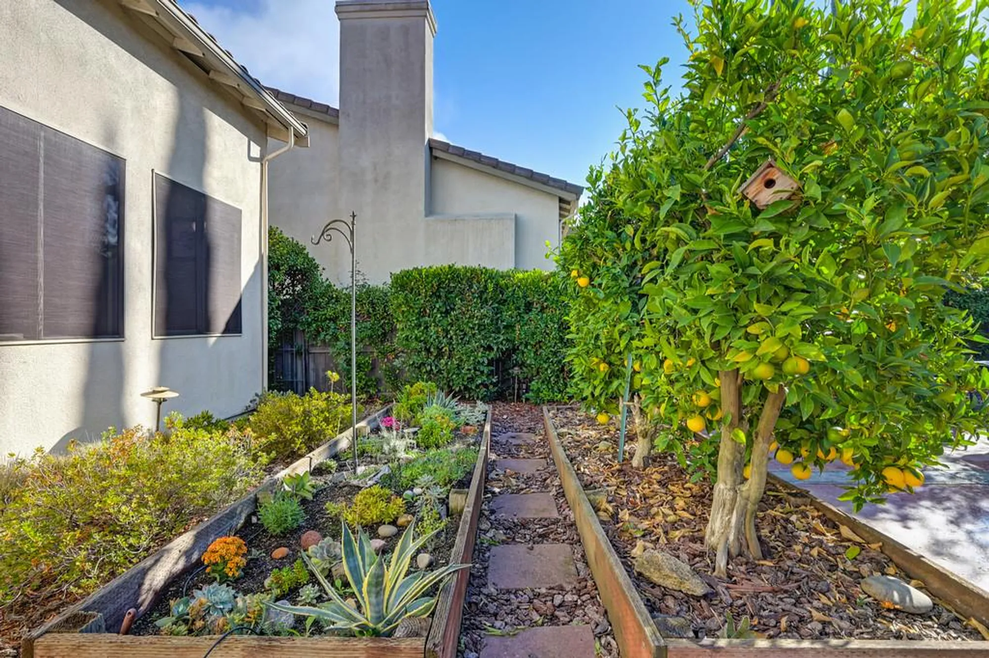 Property Slideshow image 61 of 99 | 2558 heritage park ln, Sacramento, CA, 95835