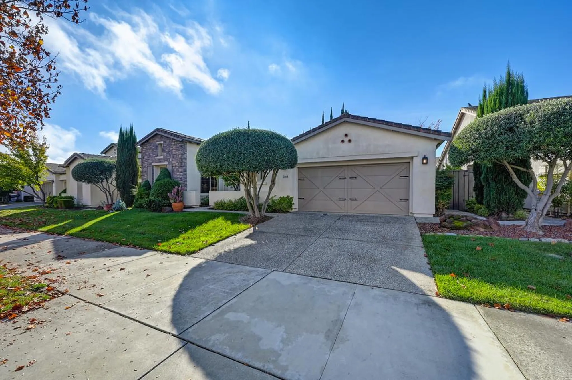 Property Slideshow image 3 of 99 | 2558 heritage park ln, Sacramento, CA, 95835