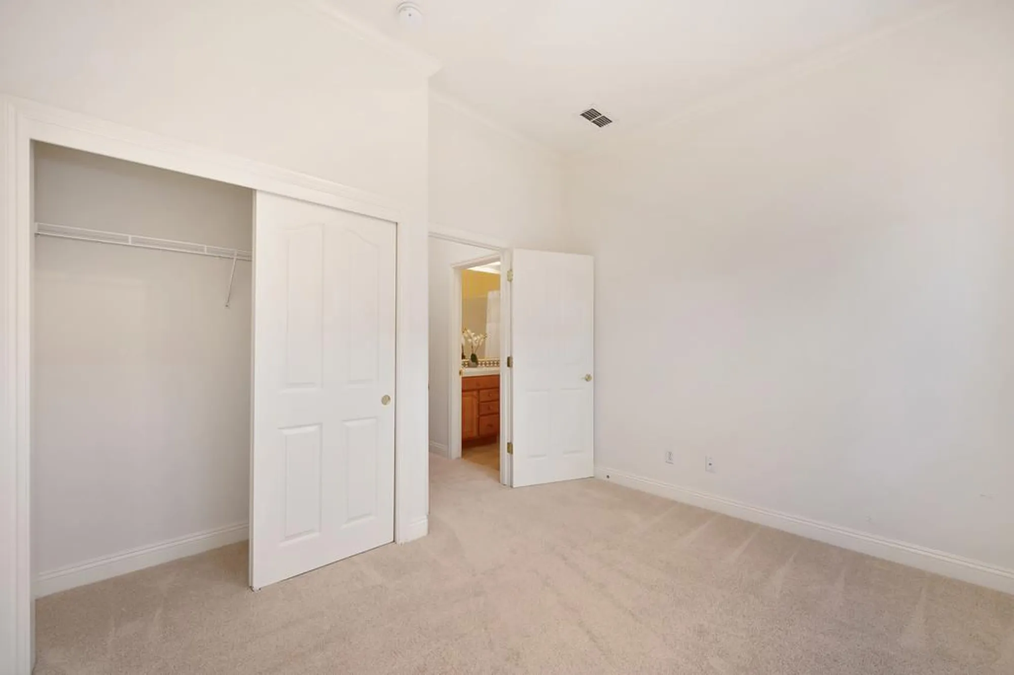 Property Slideshow image 41 of 99 | 2558 heritage park ln, Sacramento, CA, 95835