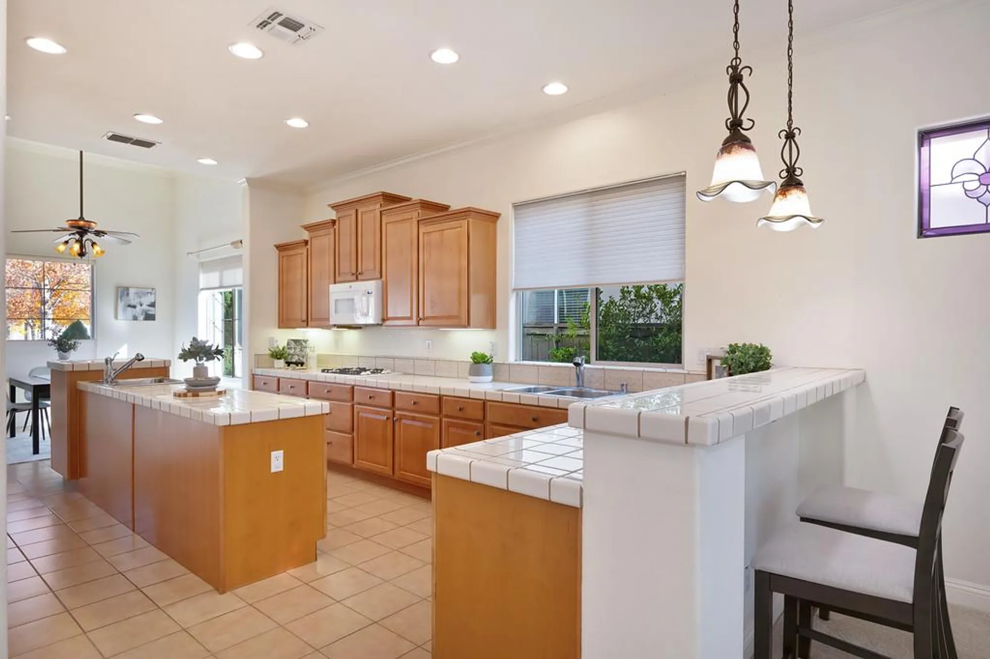 Property Slideshow image 15 of 99 | 2558 heritage park ln, Sacramento, CA, 95835