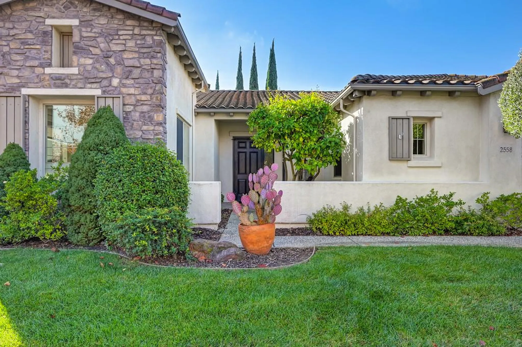 Property Slideshow image 4 of 99 | 2558 heritage park ln, Sacramento, CA, 95835