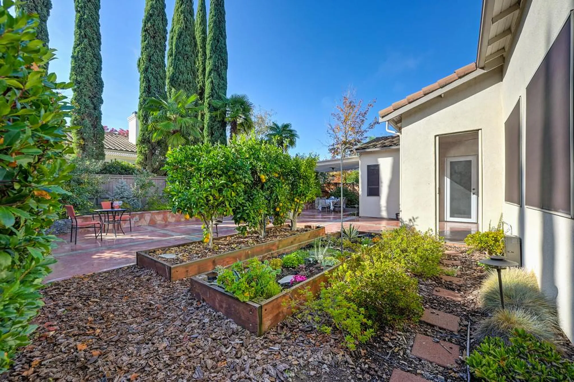 Property Slideshow image 57 of 99 | 2558 heritage park ln, Sacramento, CA, 95835