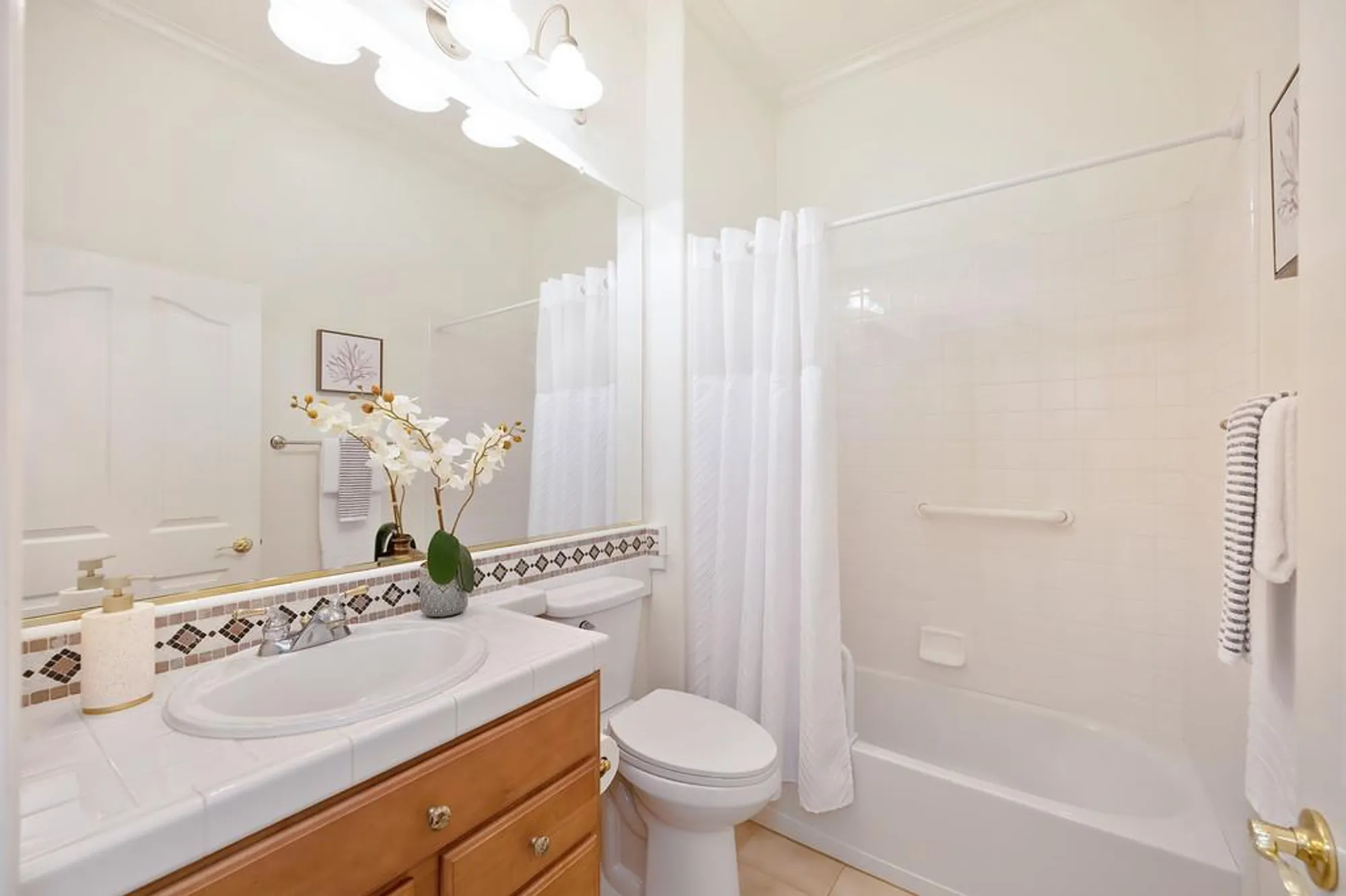 Property Slideshow image 42 of 99 | 2558 heritage park ln, Sacramento, CA, 95835