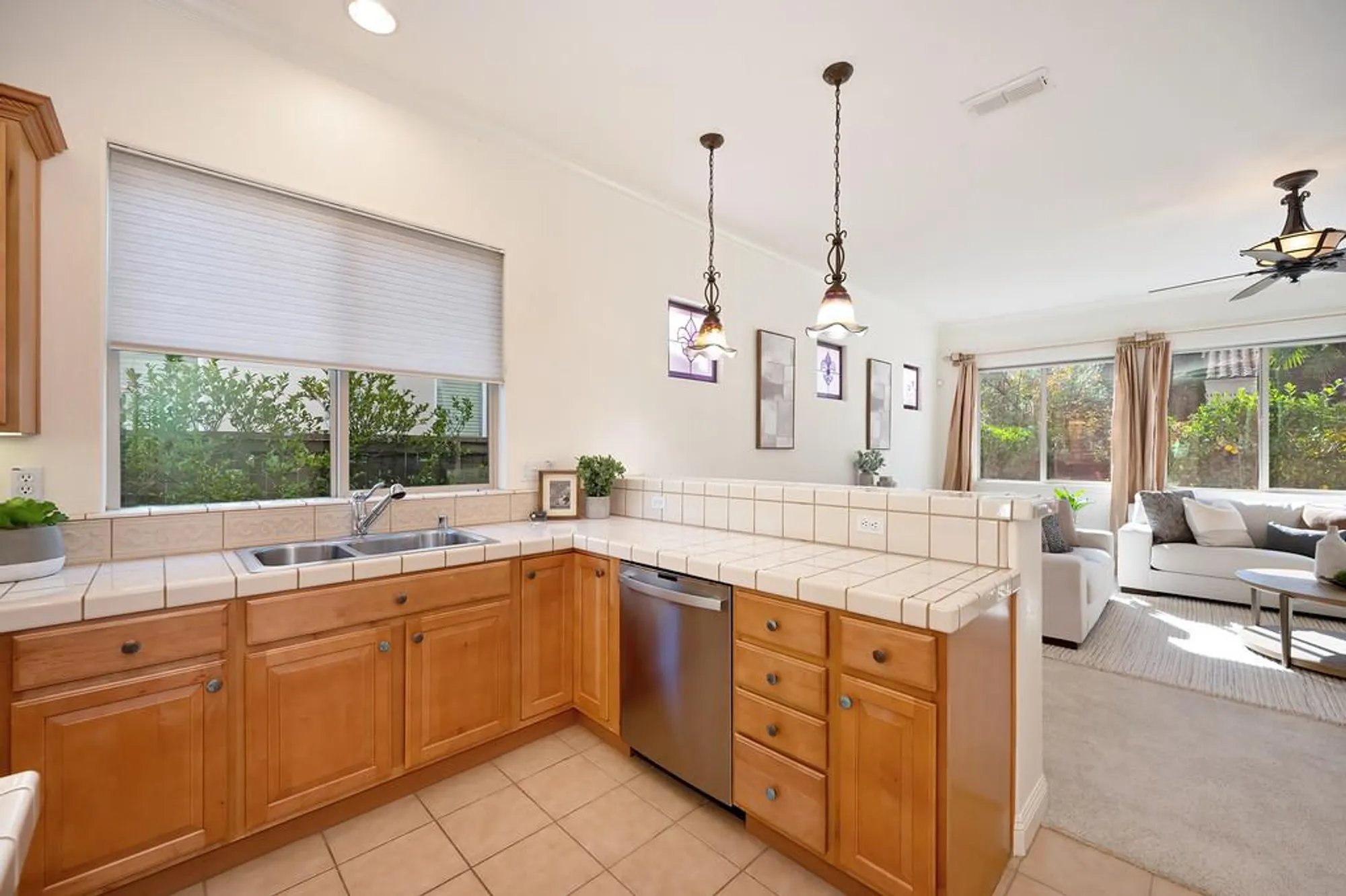 Property Slideshow image 17 of 99 | 2558 heritage park ln, Sacramento, CA, 95835