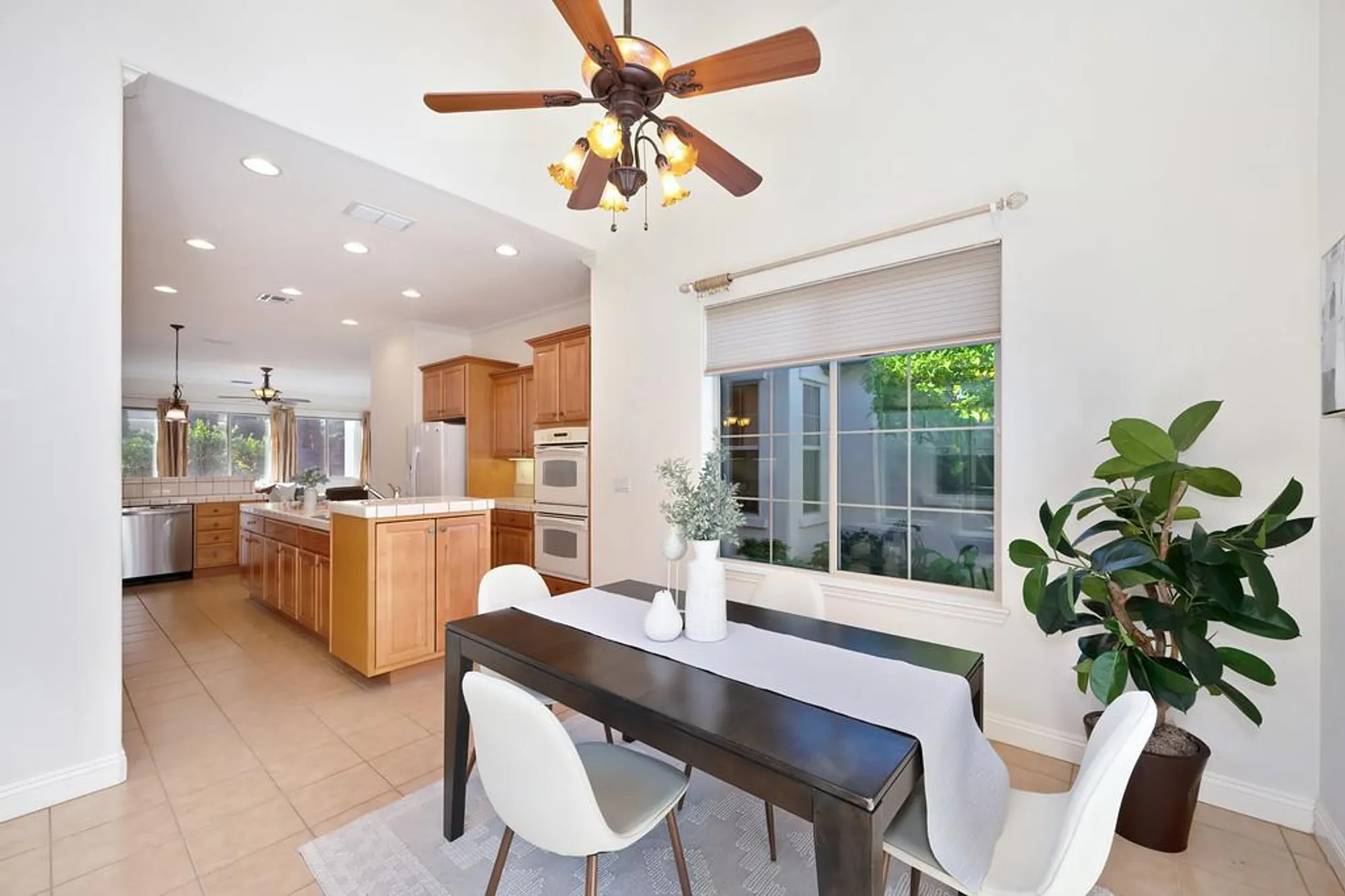 Property Slideshow image 22 of 99 | 2558 heritage park ln, Sacramento, CA, 95835