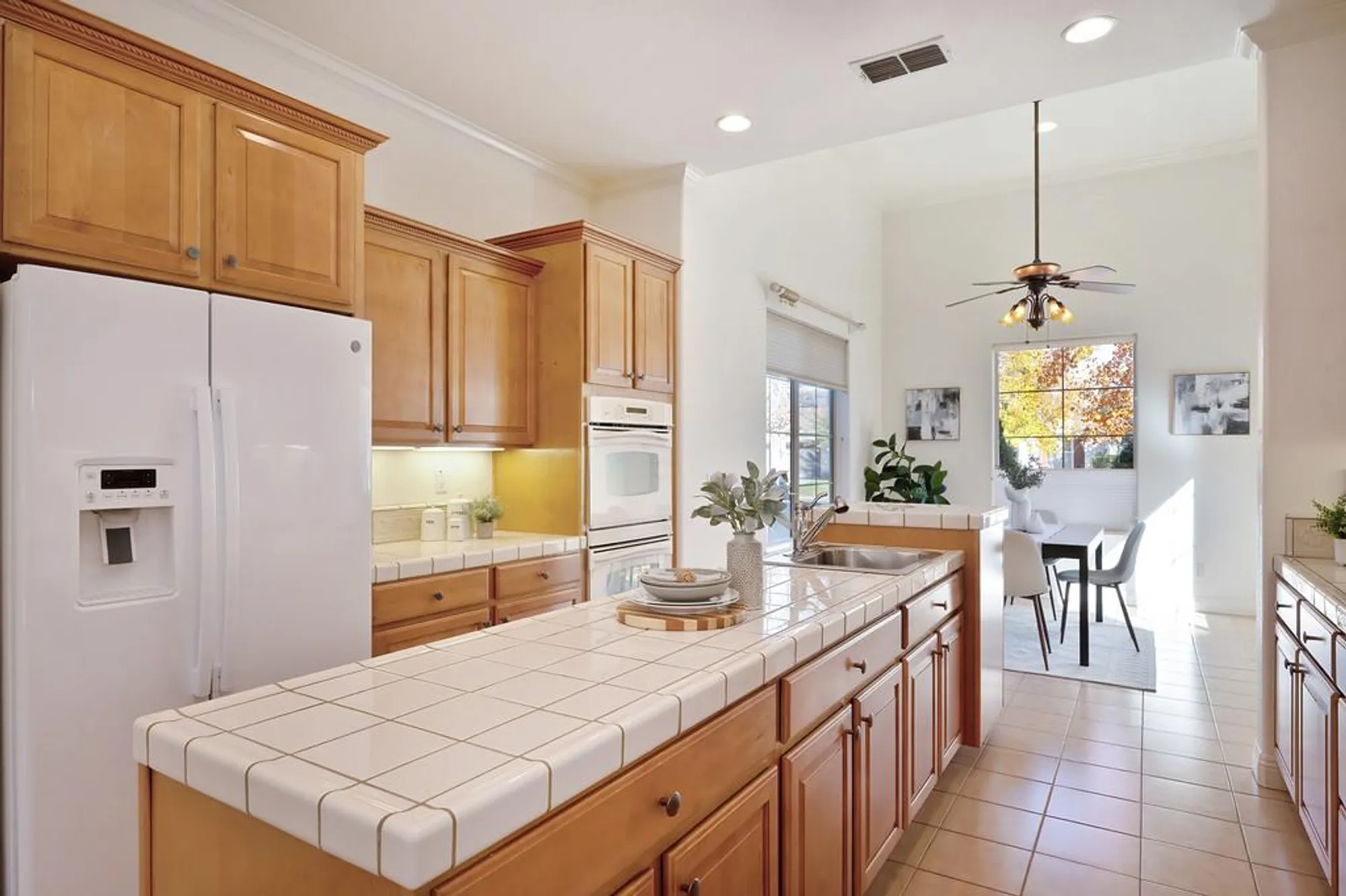 Property Slideshow image 18 of 99 | 2558 heritage park ln, Sacramento, CA, 95835