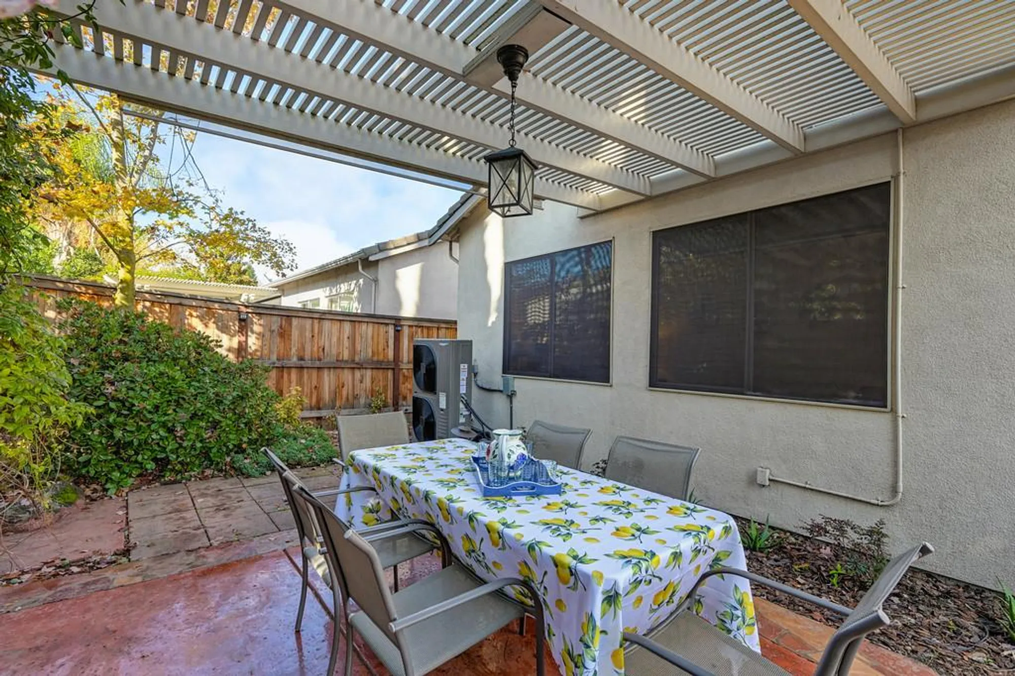 Property Slideshow image 53 of 99 | 2558 heritage park ln, Sacramento, CA, 95835