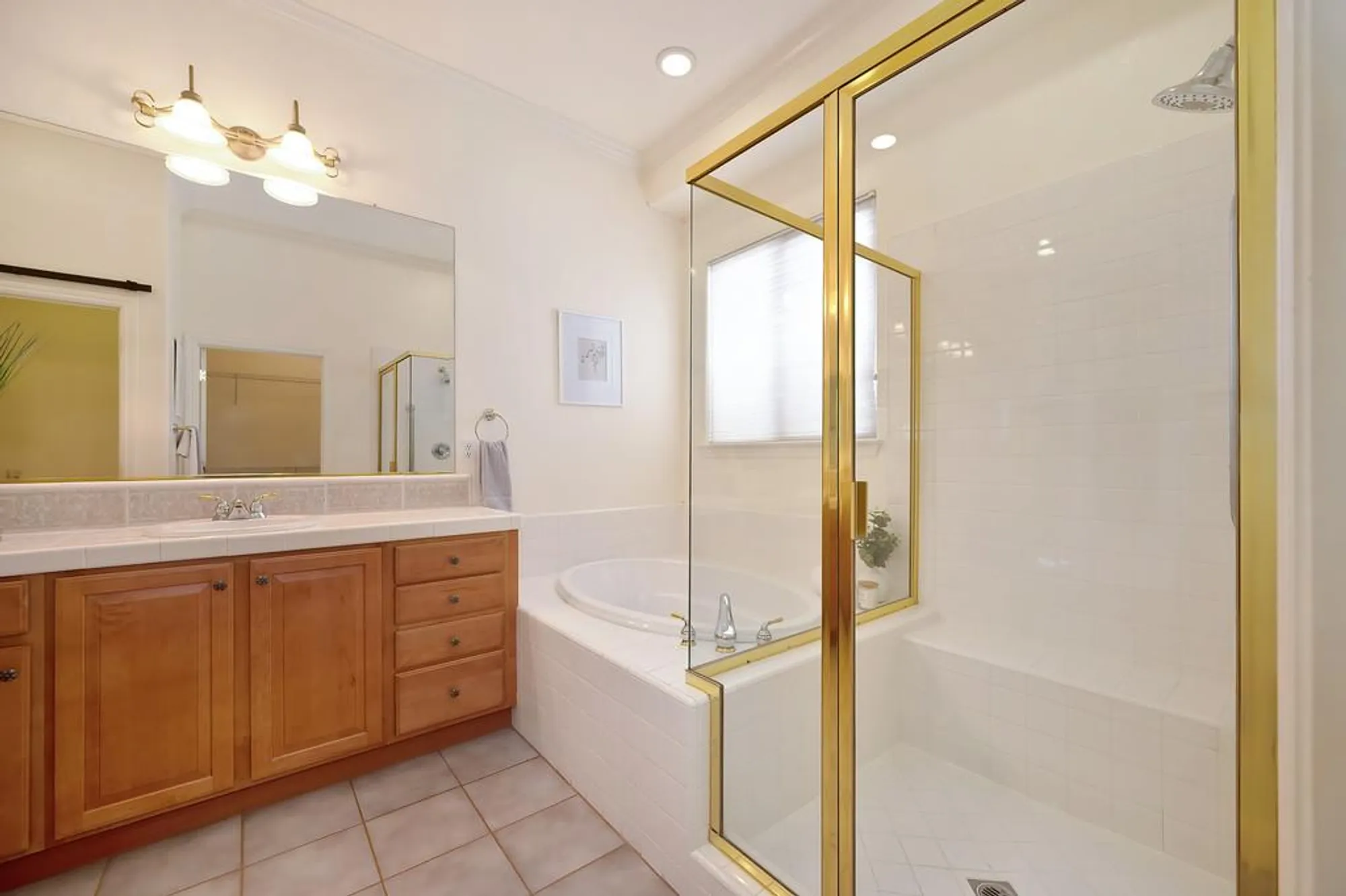 Property Slideshow image 37 of 99 | 2558 heritage park ln, Sacramento, CA, 95835