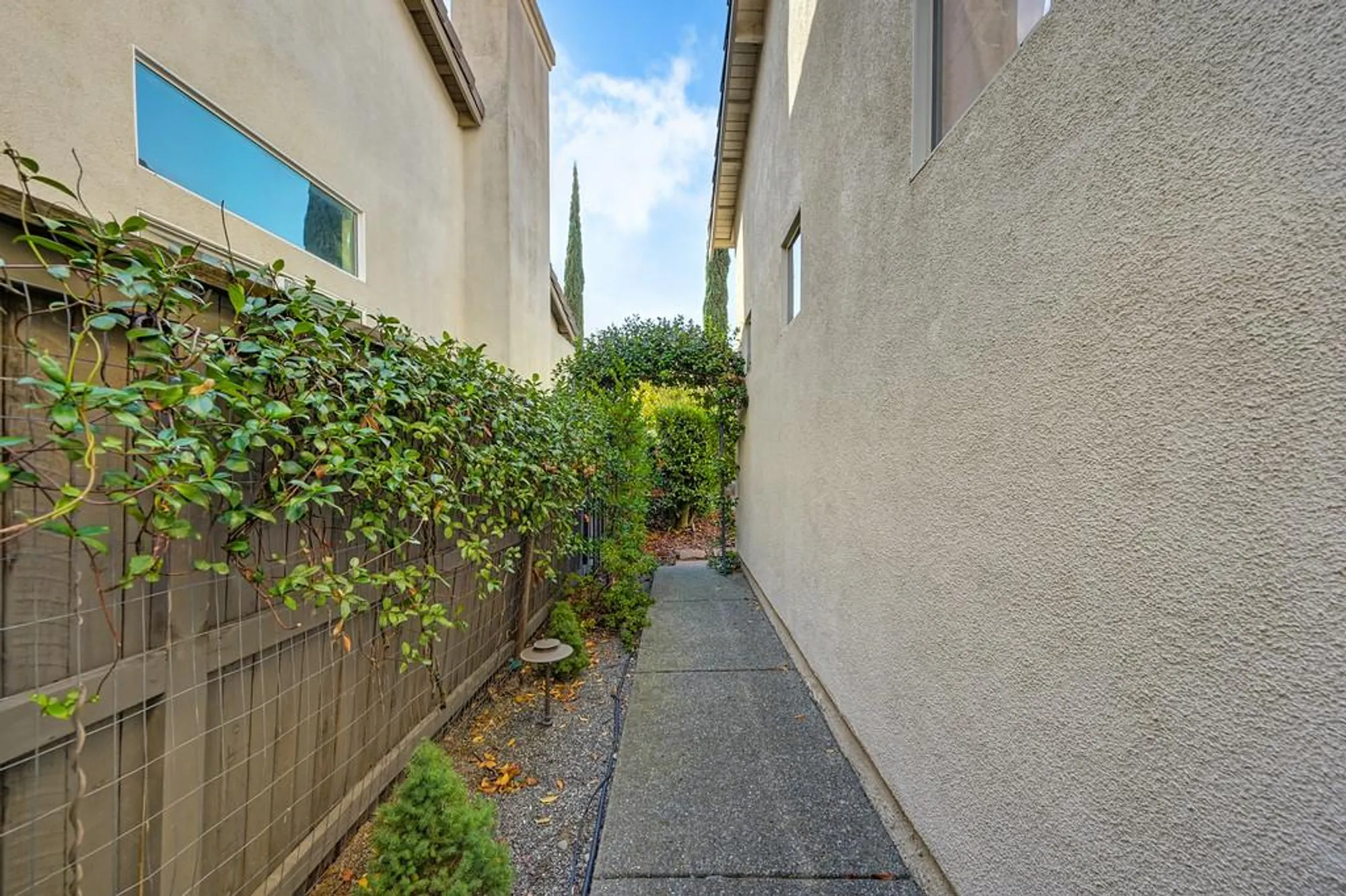 Property Slideshow image 56 of 99 | 2558 heritage park ln, Sacramento, CA, 95835