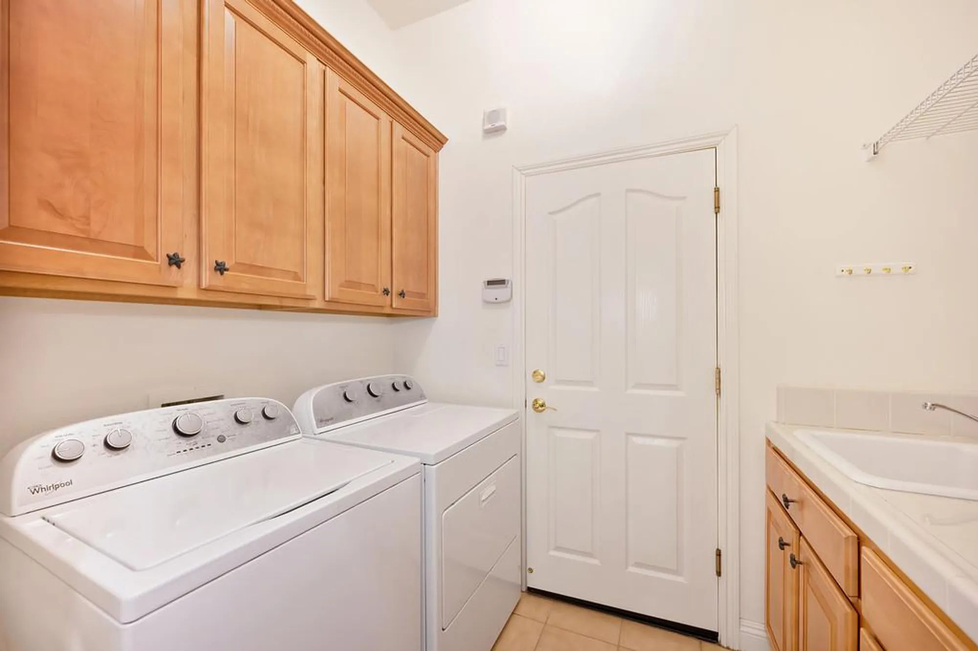 Property Slideshow image 43 of 99 | 2558 heritage park ln, Sacramento, CA, 95835