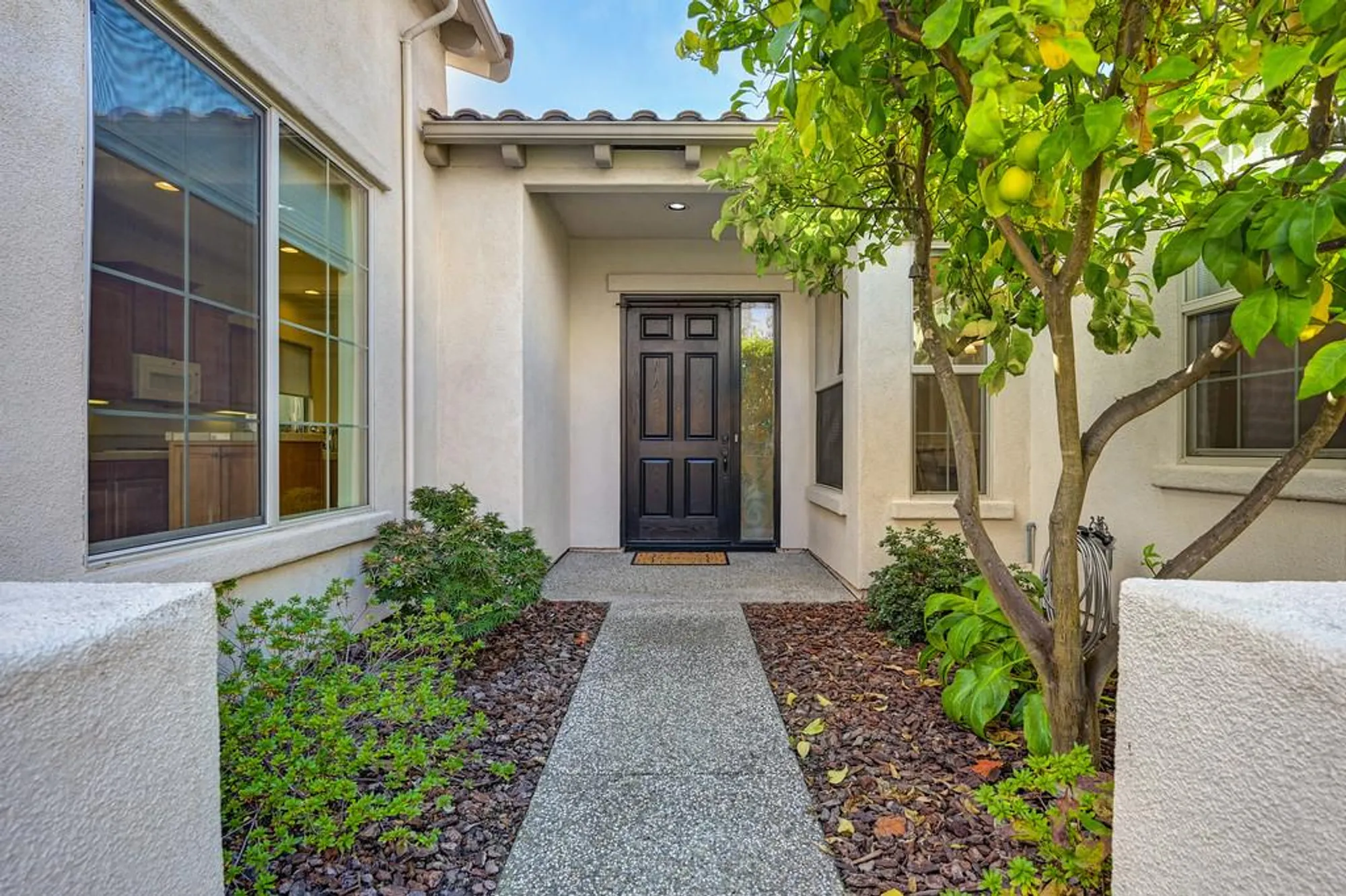 Property Slideshow image 5 of 99 | 2558 heritage park ln, Sacramento, CA, 95835