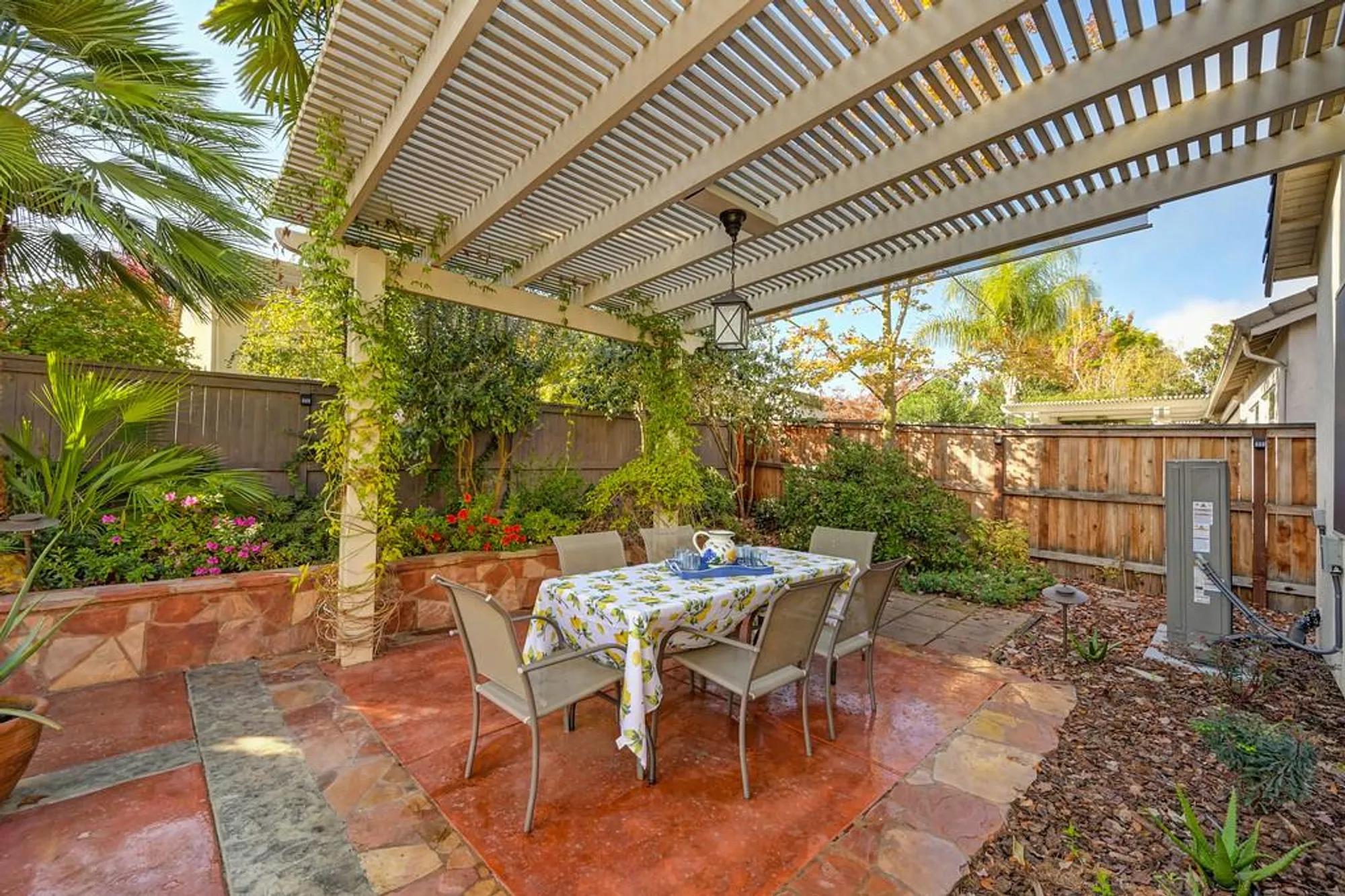 Property Slideshow image 51 of 99 | 2558 heritage park ln, Sacramento, CA, 95835