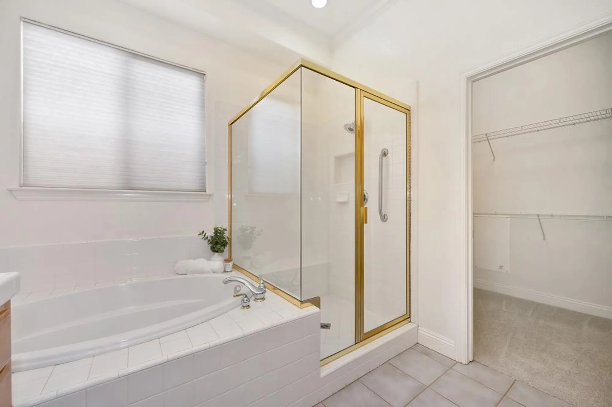 Property Slideshow image 38 of 99 | 2558 heritage park ln, Sacramento, CA, 95835