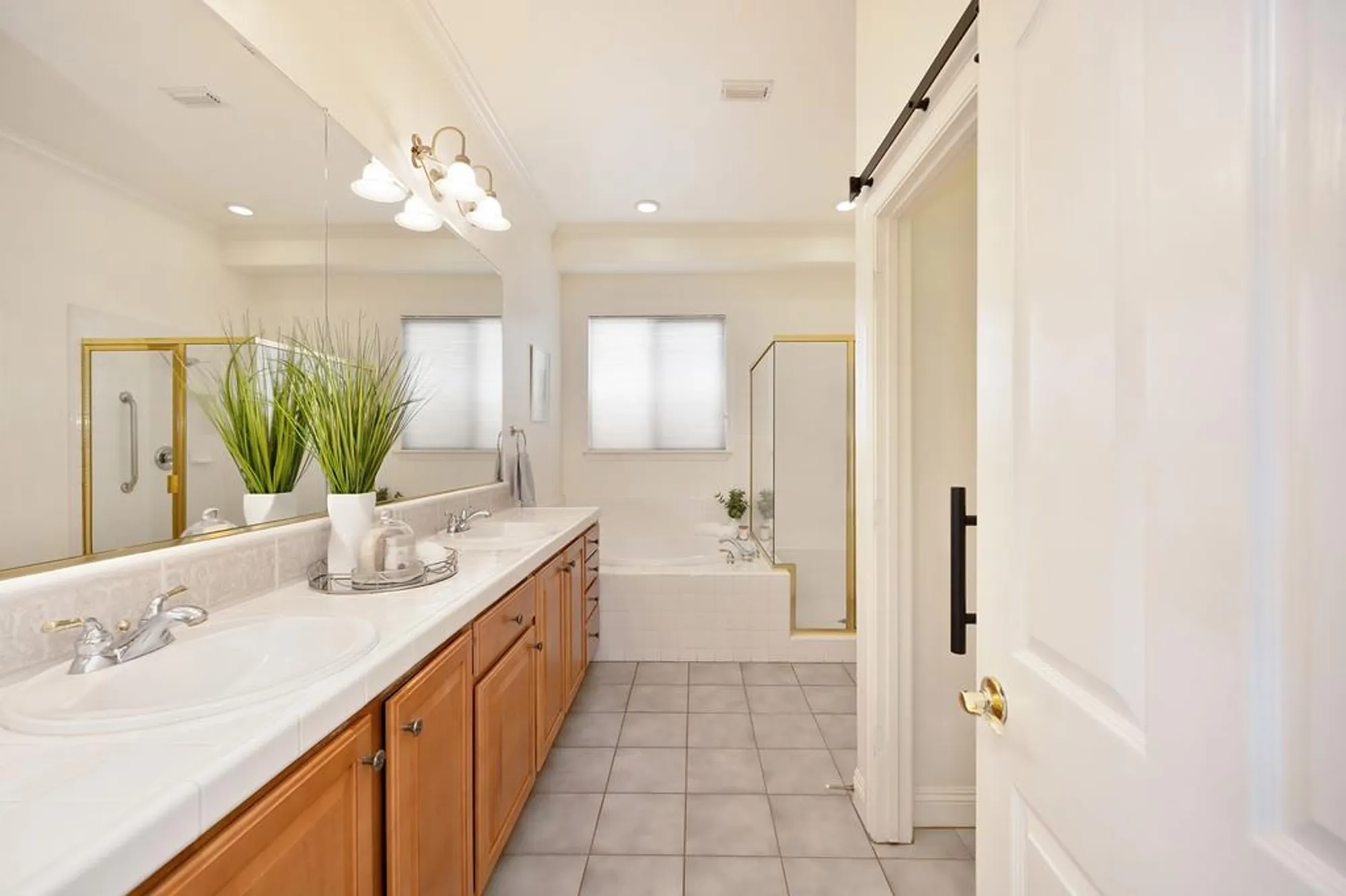 Property Slideshow image 36 of 99 | 2558 heritage park ln, Sacramento, CA, 95835