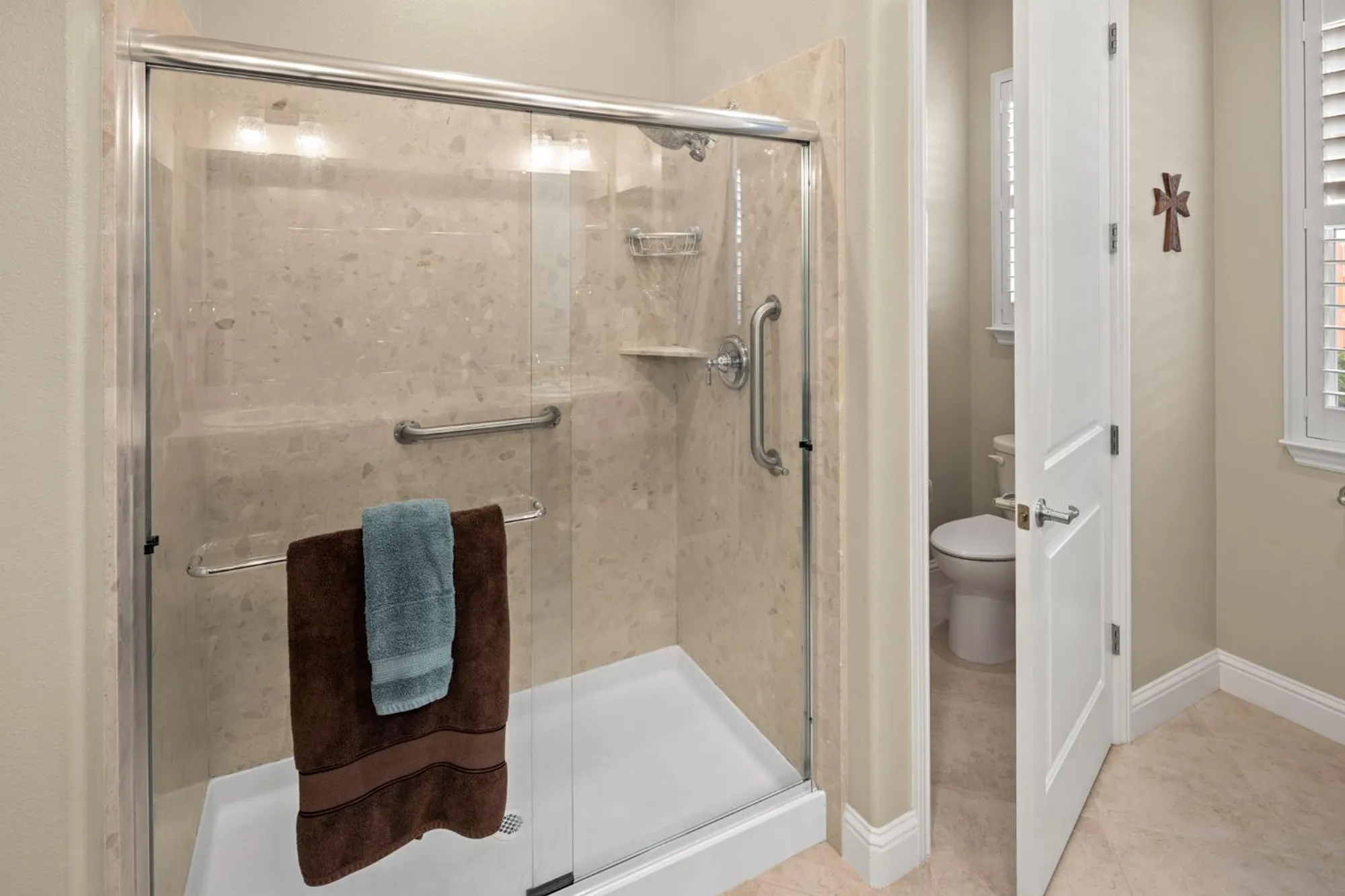 Property Slideshow image 24 of 68 | 2072 brixham dr, Roseville, CA, 95747