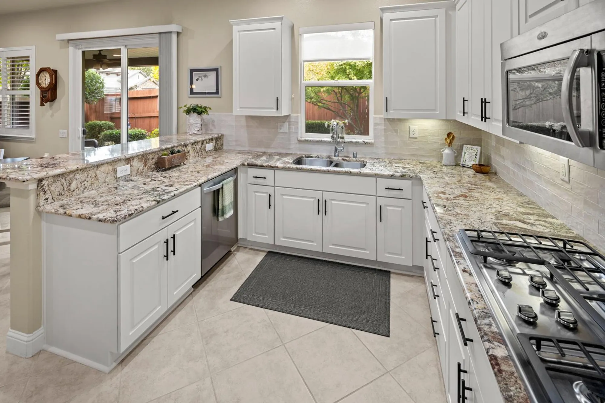 Property Slideshow image 15 of 68 | 2072 brixham dr, Roseville, CA, 95747