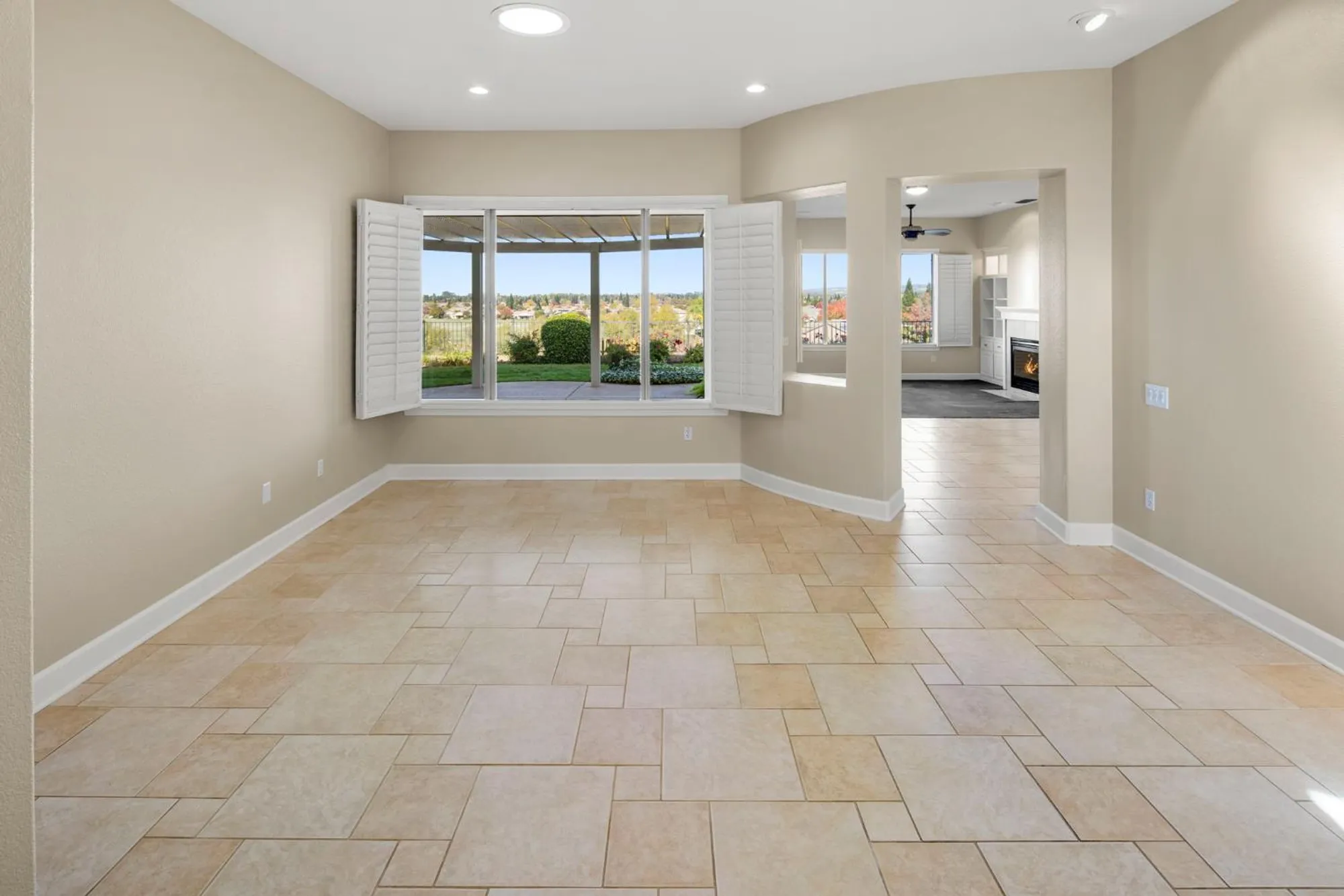 Property Slideshow image 7 of 77 | 1554 summerhill ln, Lincoln, CA, 95648