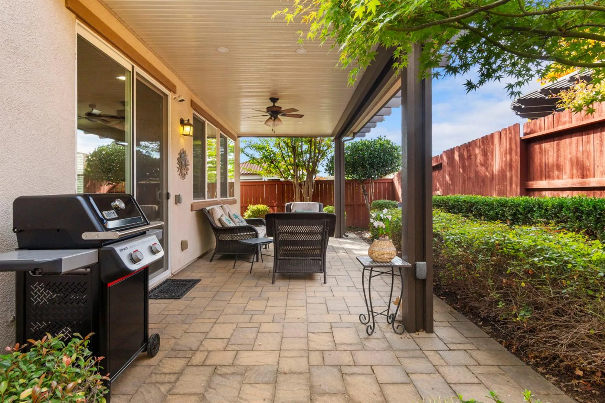 Property Slideshow image 38 of 68 | 2072 brixham dr, Roseville, CA, 95747