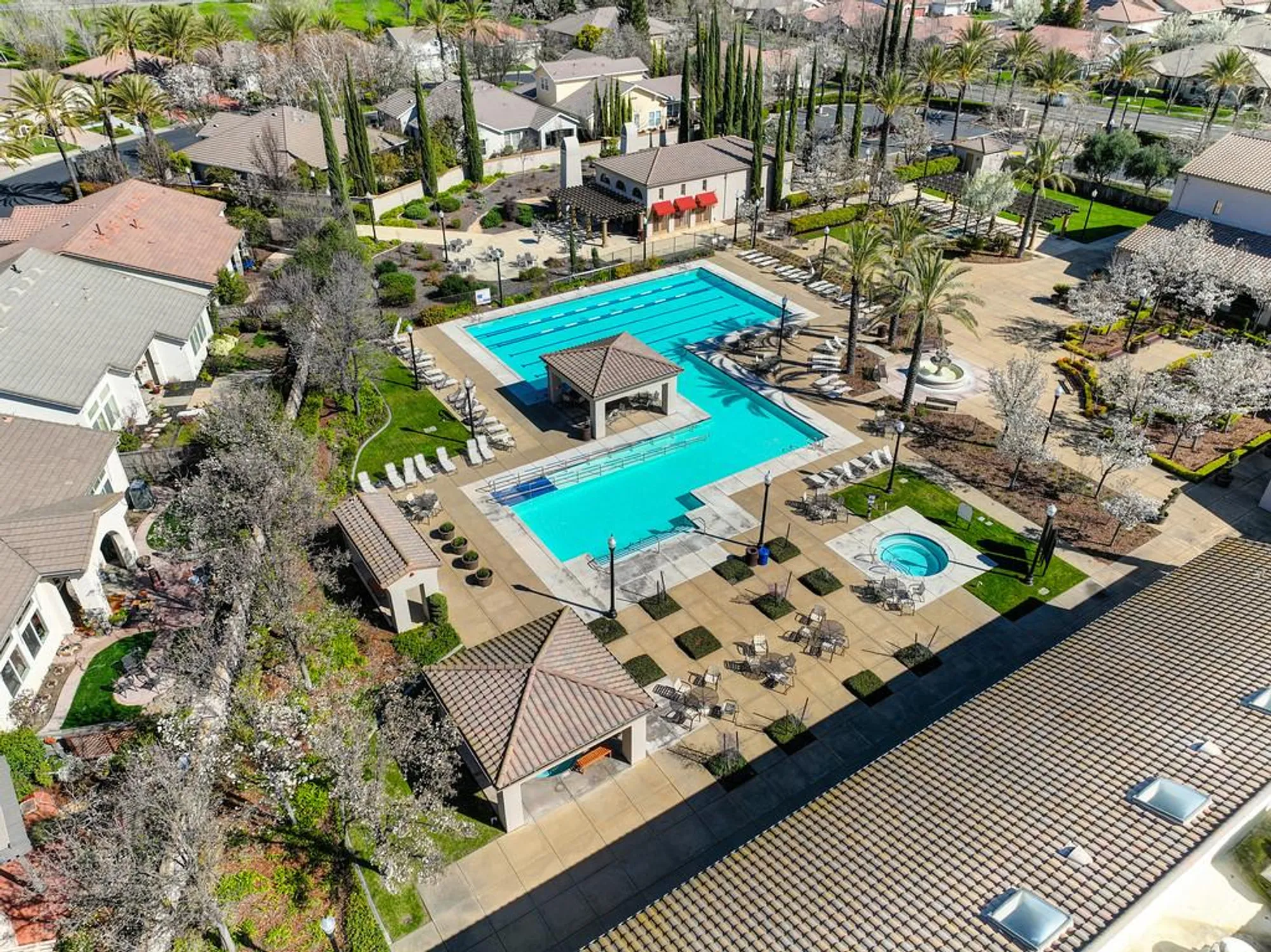 Property Slideshow image 92 of 99 | 2558 heritage park ln, Sacramento, CA, 95835