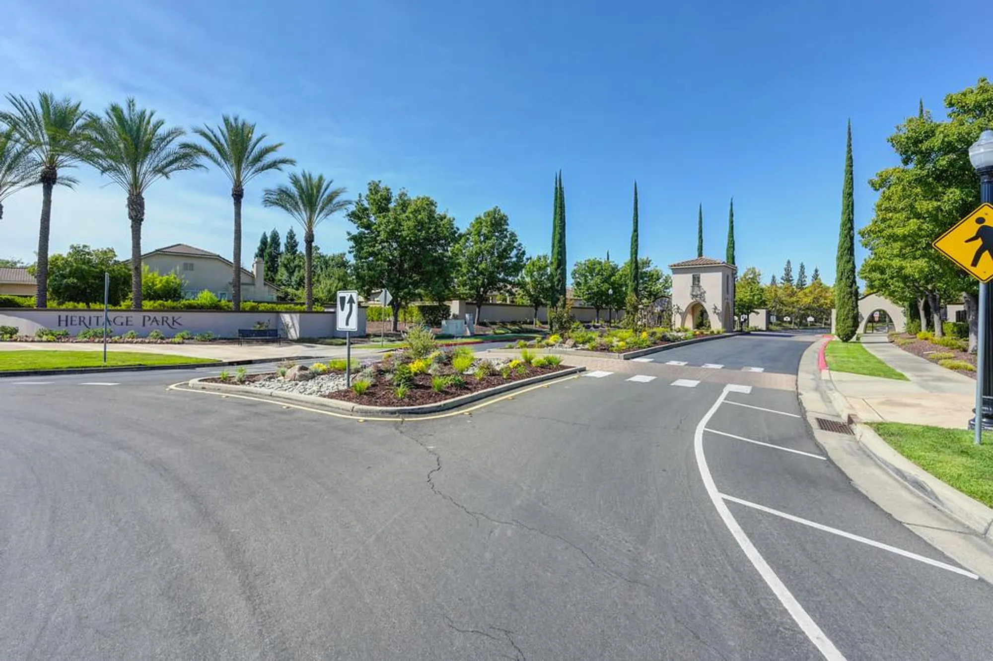 Property Slideshow image 71 of 99 | 2558 heritage park ln, Sacramento, CA, 95835