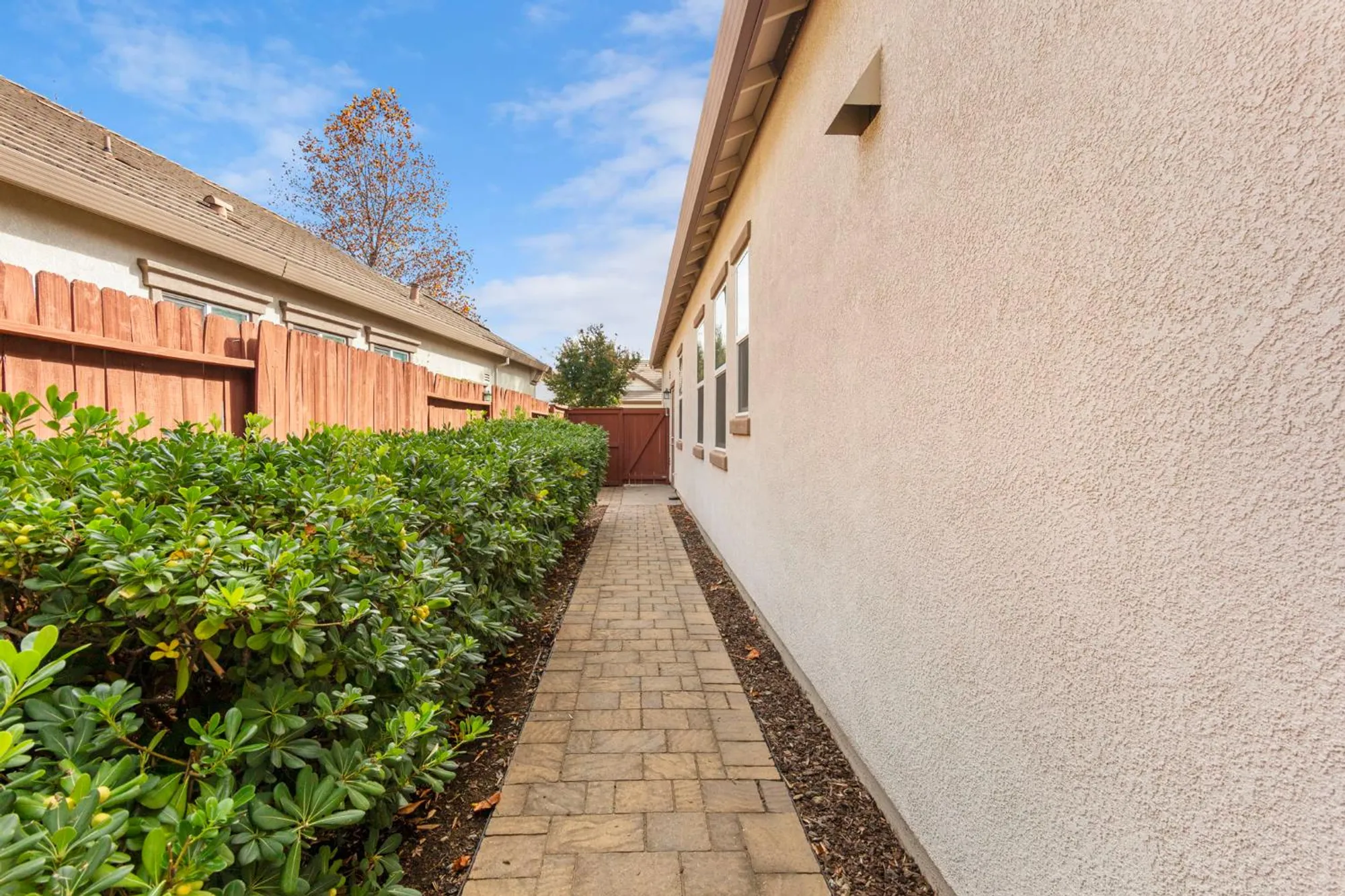Property Slideshow image 43 of 68 | 2072 brixham dr, Roseville, CA, 95747