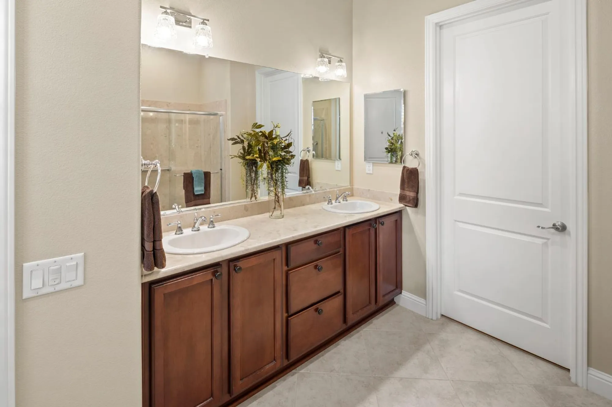 Property Slideshow image 25 of 68 | 2072 brixham dr, Roseville, CA, 95747
