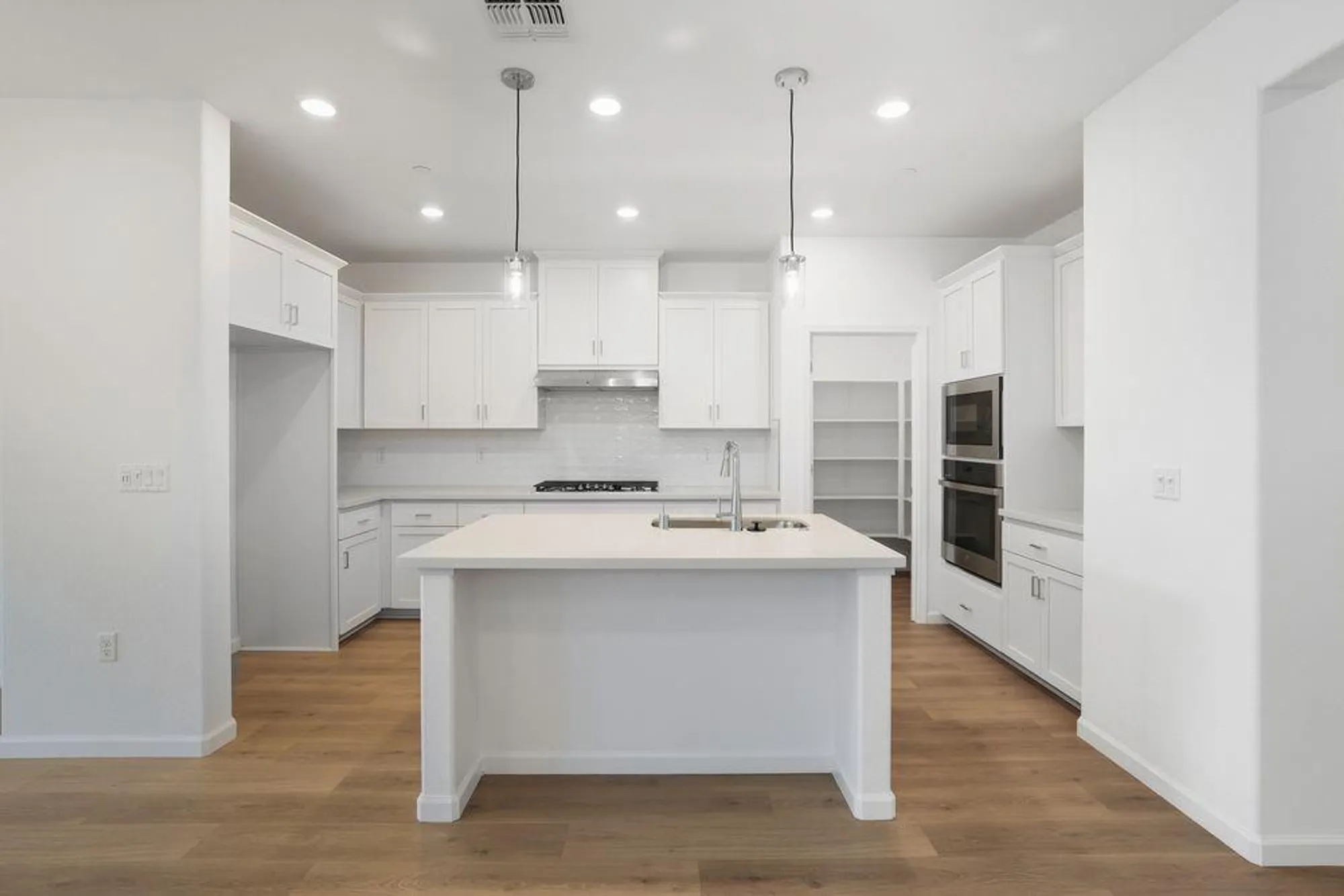 Property Slideshow image 2 of 58 | 1568 edgewood ln, Lincoln, CA, 95648