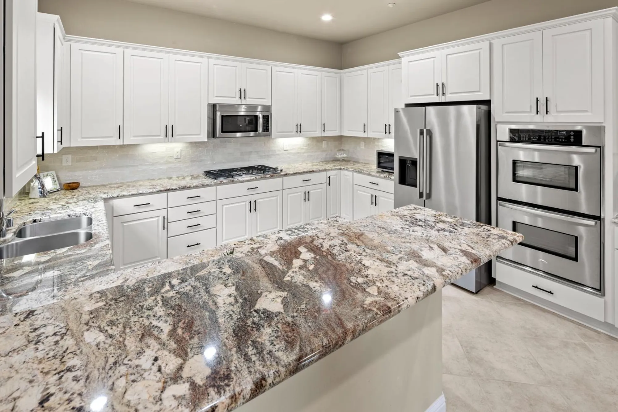 Property Slideshow image 11 of 68 | 2072 brixham dr, Roseville, CA, 95747