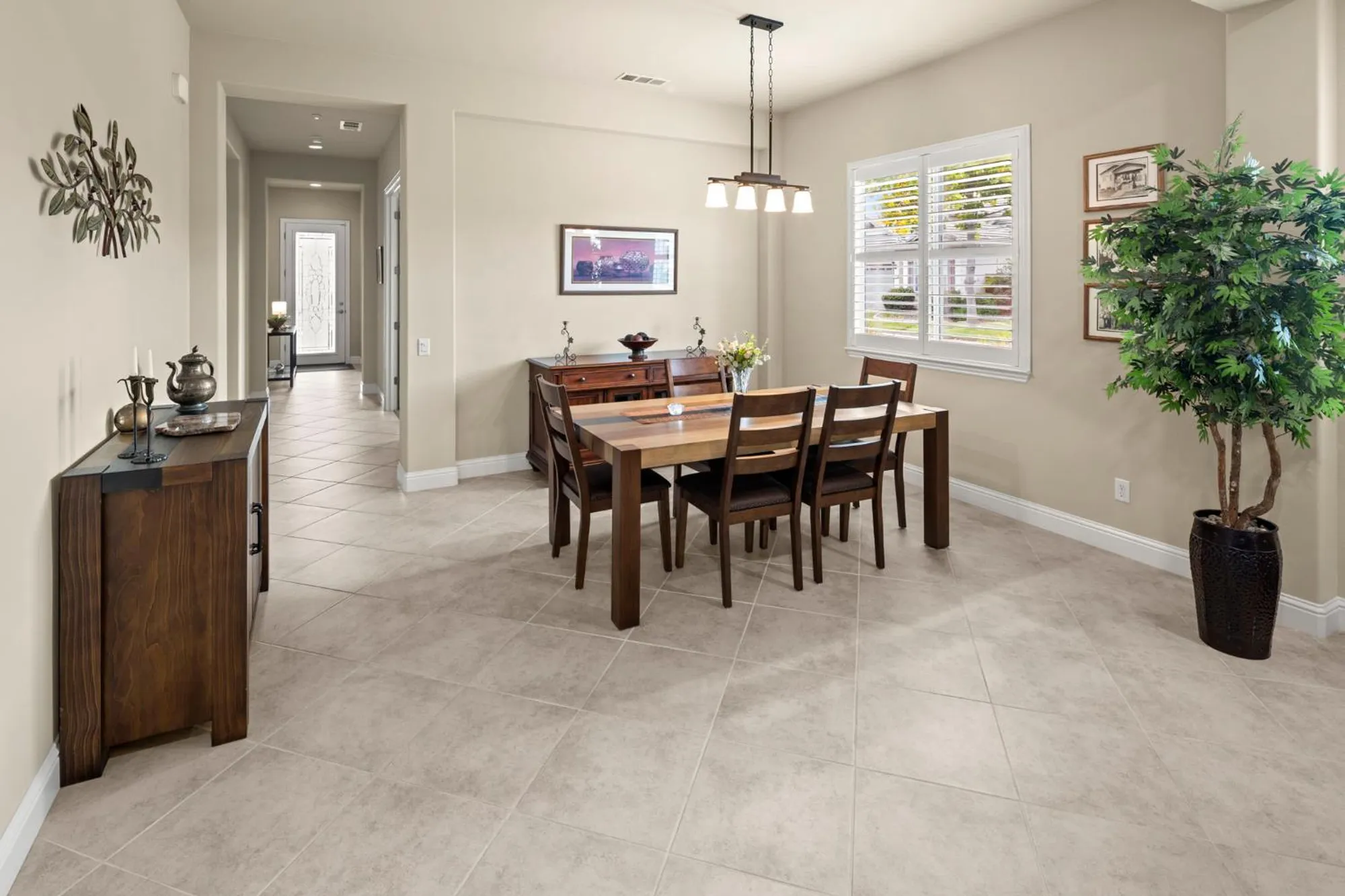 Property Slideshow image 19 of 68 | 2072 brixham dr, Roseville, CA, 95747