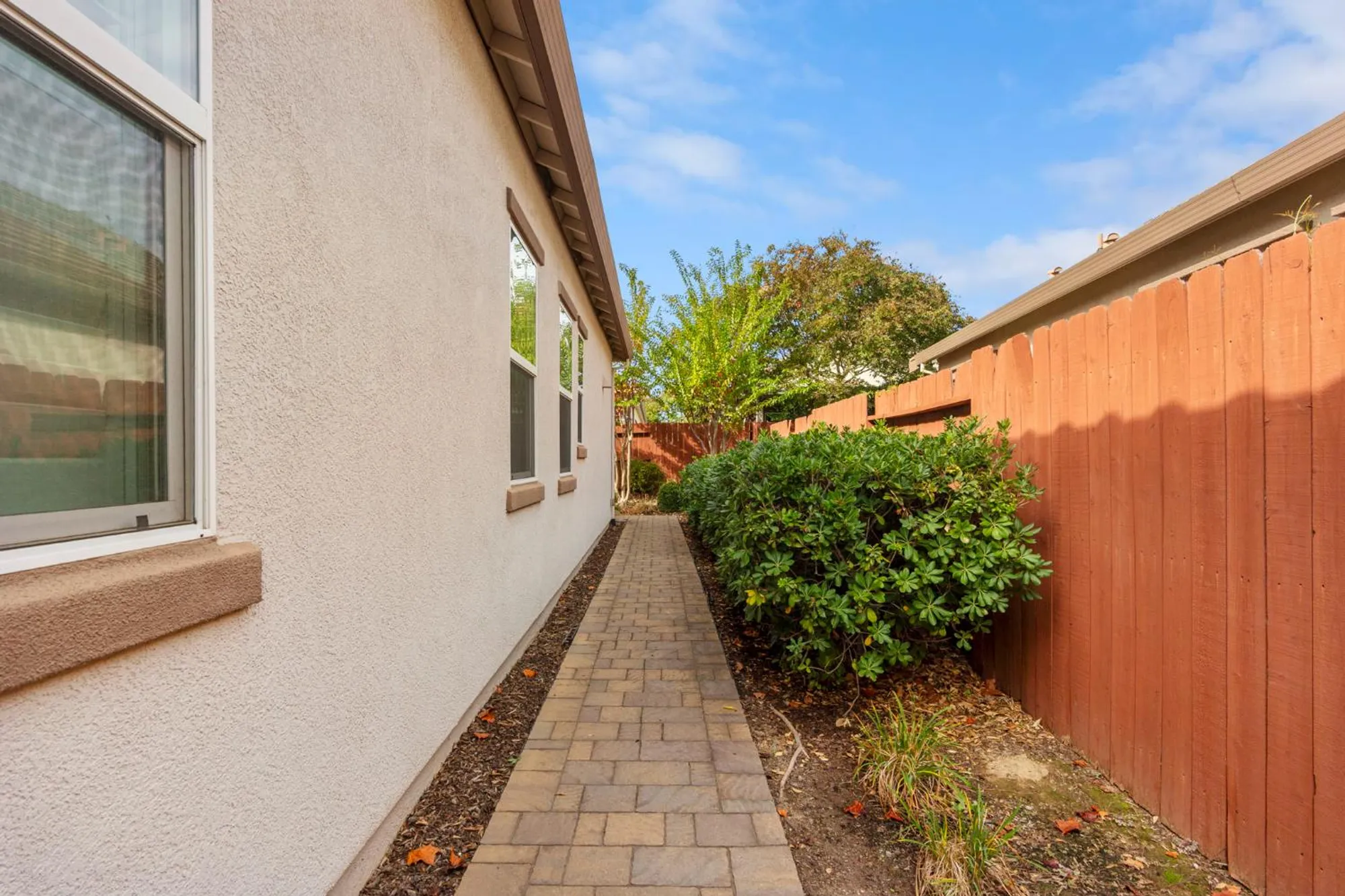 Property Slideshow image 42 of 68 | 2072 brixham dr, Roseville, CA, 95747
