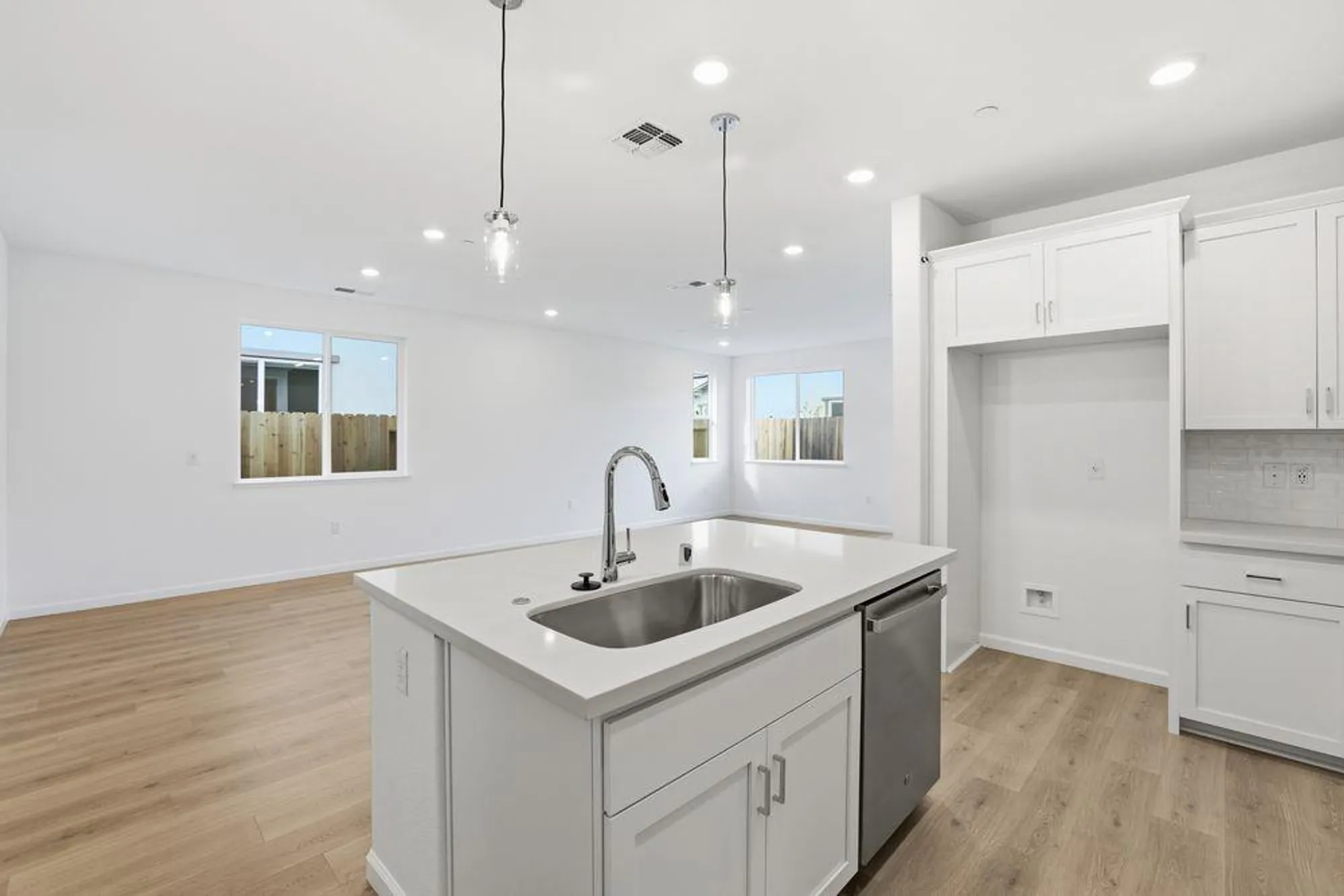 Property Slideshow image 7 of 58 | 1568 edgewood ln, Lincoln, CA, 95648