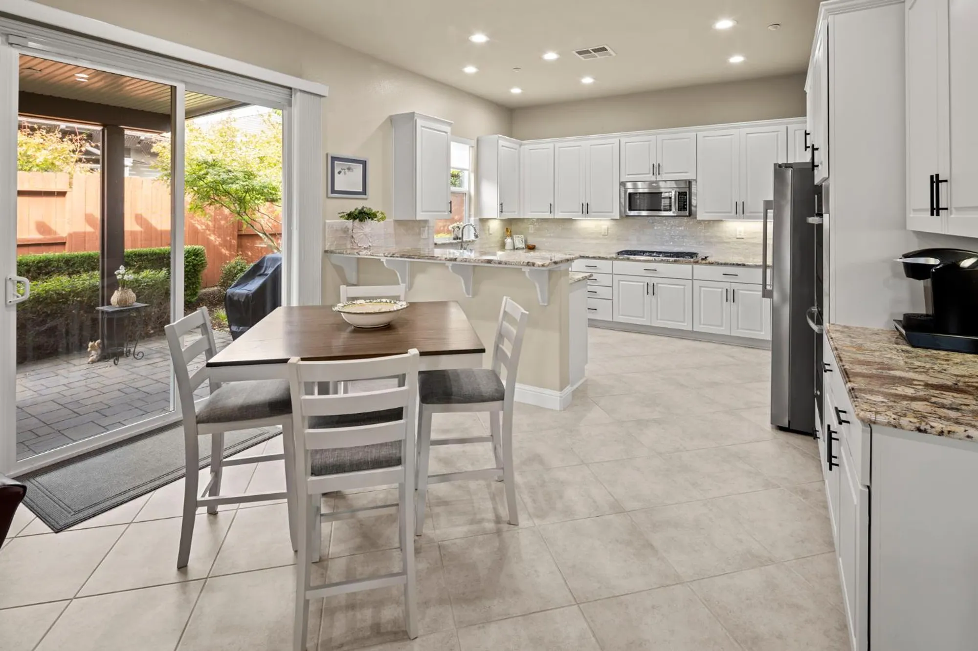 Property Slideshow image 10 of 68 | 2072 brixham dr, Roseville, CA, 95747