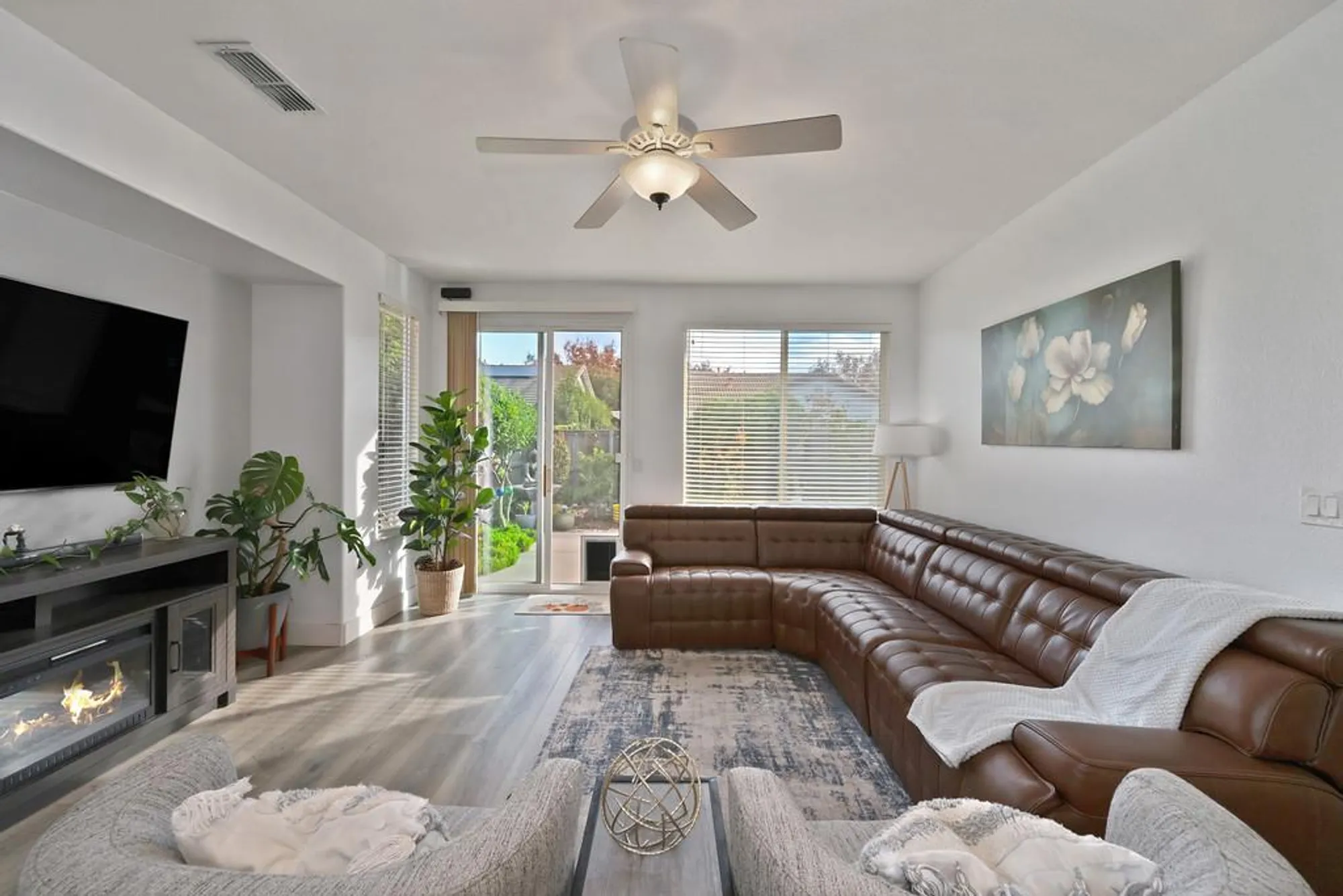 Property Slideshow image 4 of 90 | 250 pelican bay cir, Sacramento, CA, 95835