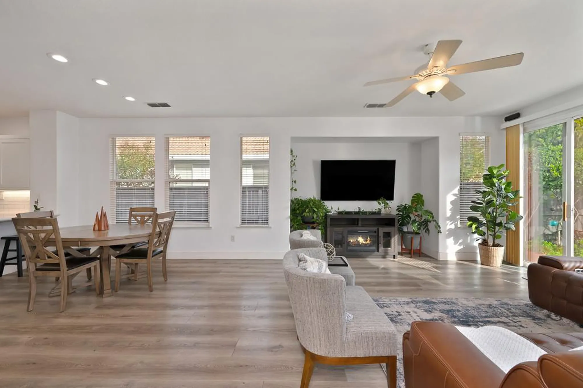 Property Slideshow image 50 of 90 | 250 pelican bay cir, Sacramento, CA, 95835