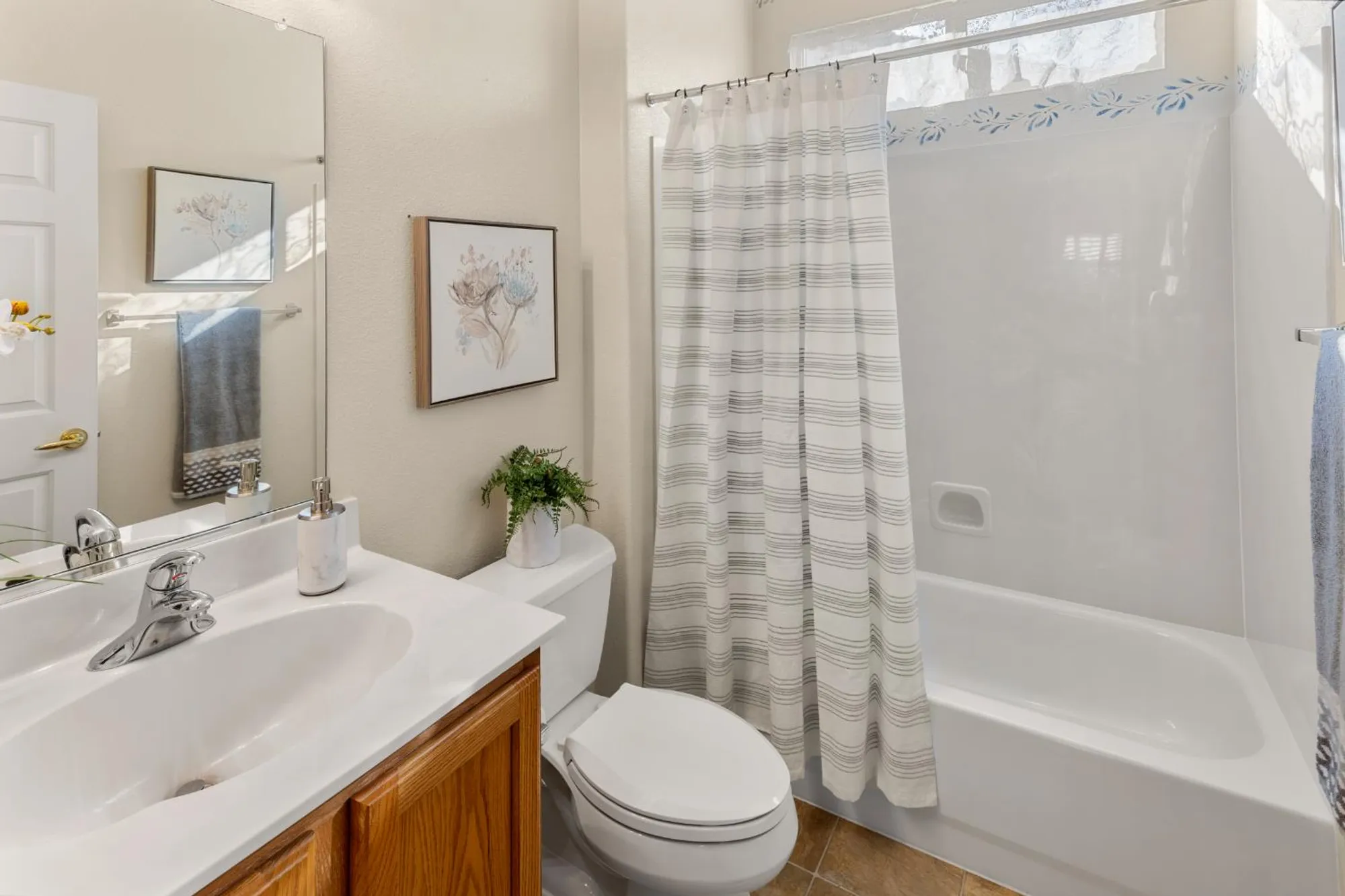 Property Slideshow image 27 of 44 | 2729 woodacre ln, Lincoln, CA, 95648