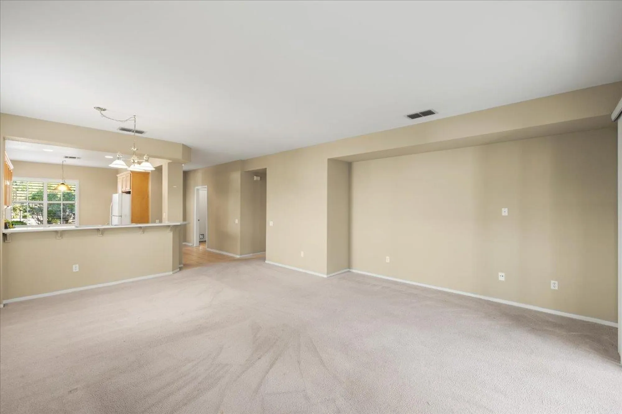 Property Slideshow image 6 of 28 | 2006 gatehouse ln, Lincoln, CA, 95648