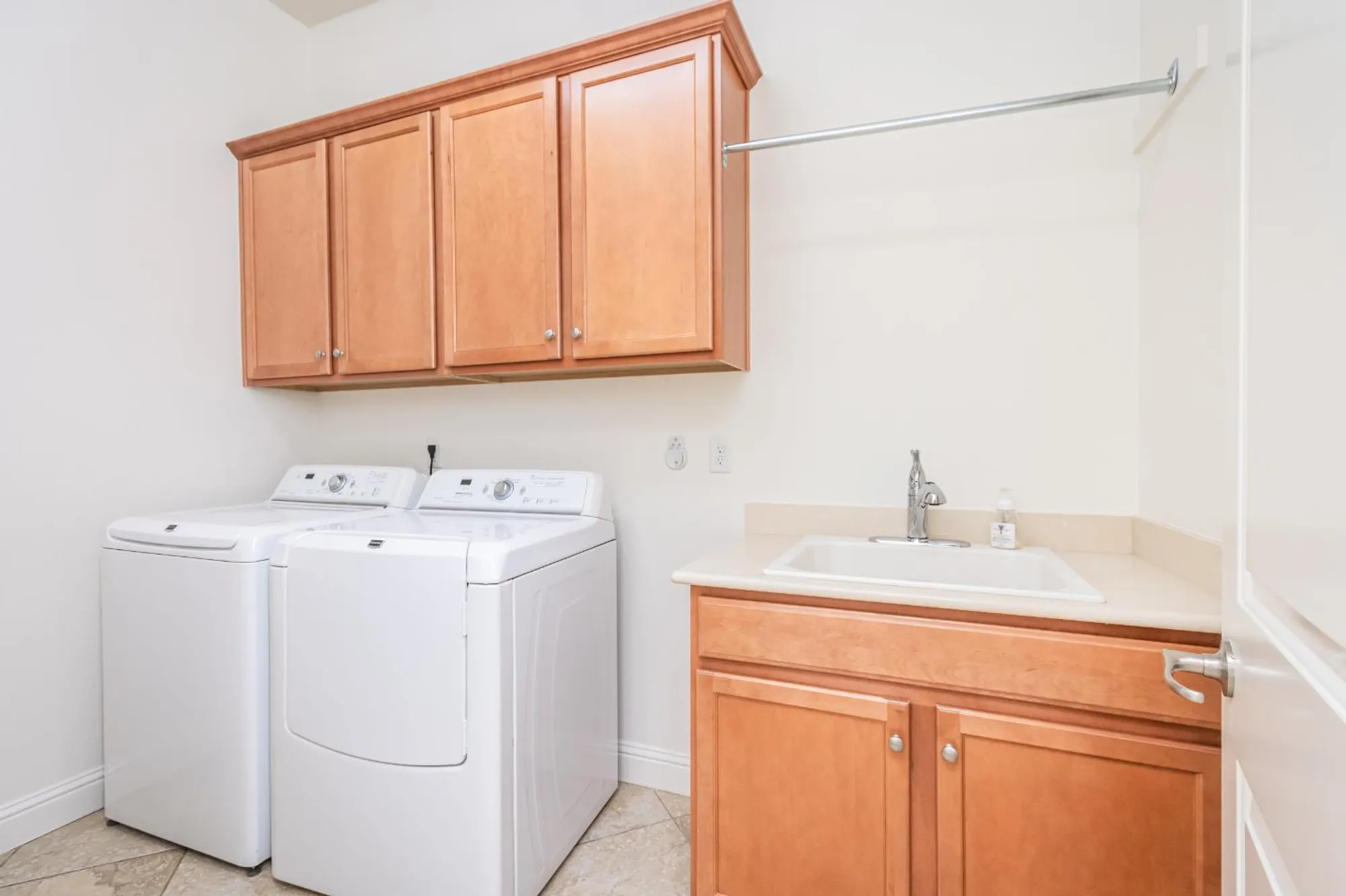 Property Slideshow image 44 of 61 | 2112 arlington dr, Roseville, CA, 95747