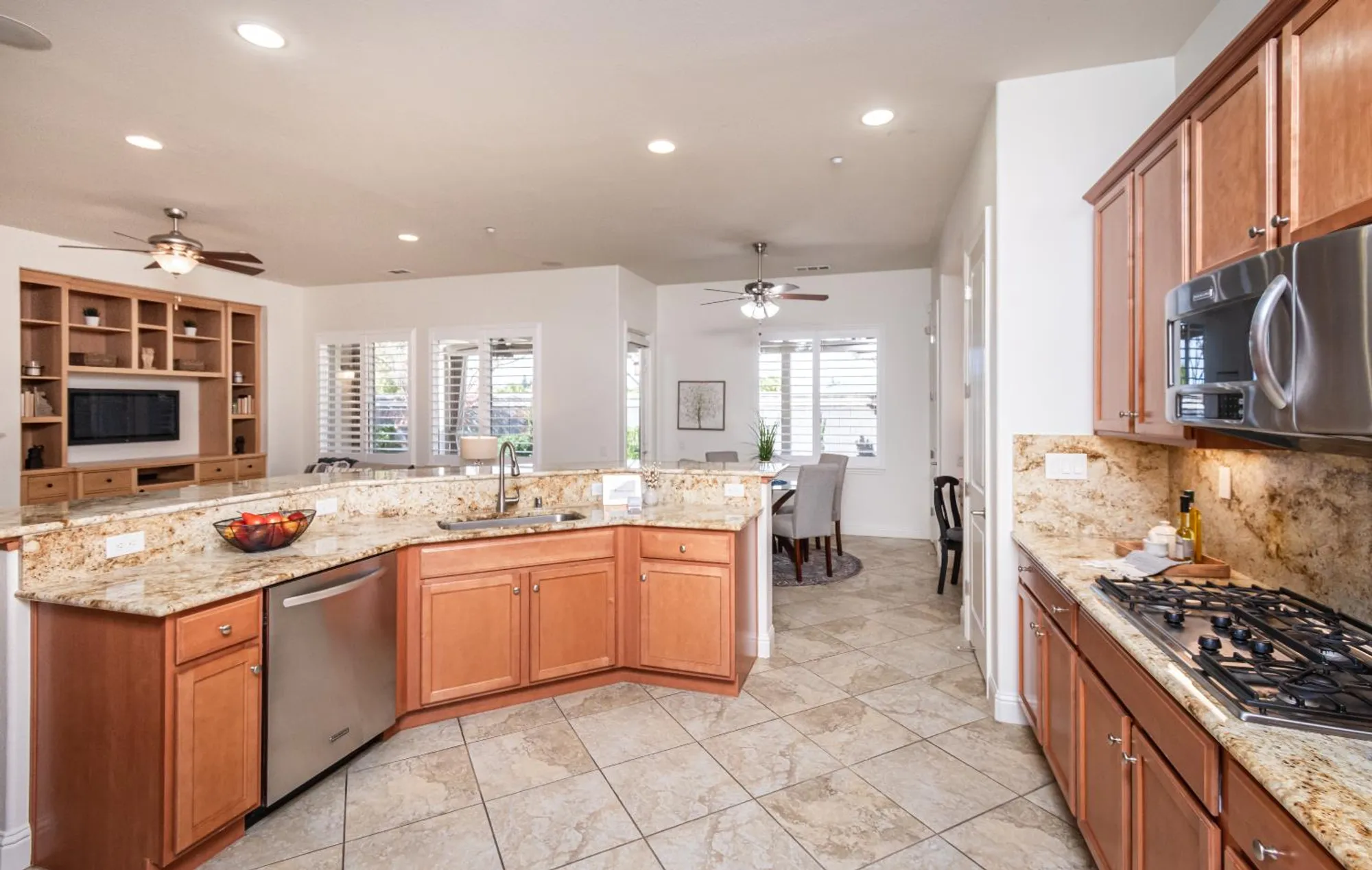 Property Slideshow image 23 of 61 | 2112 arlington dr, Roseville, CA, 95747